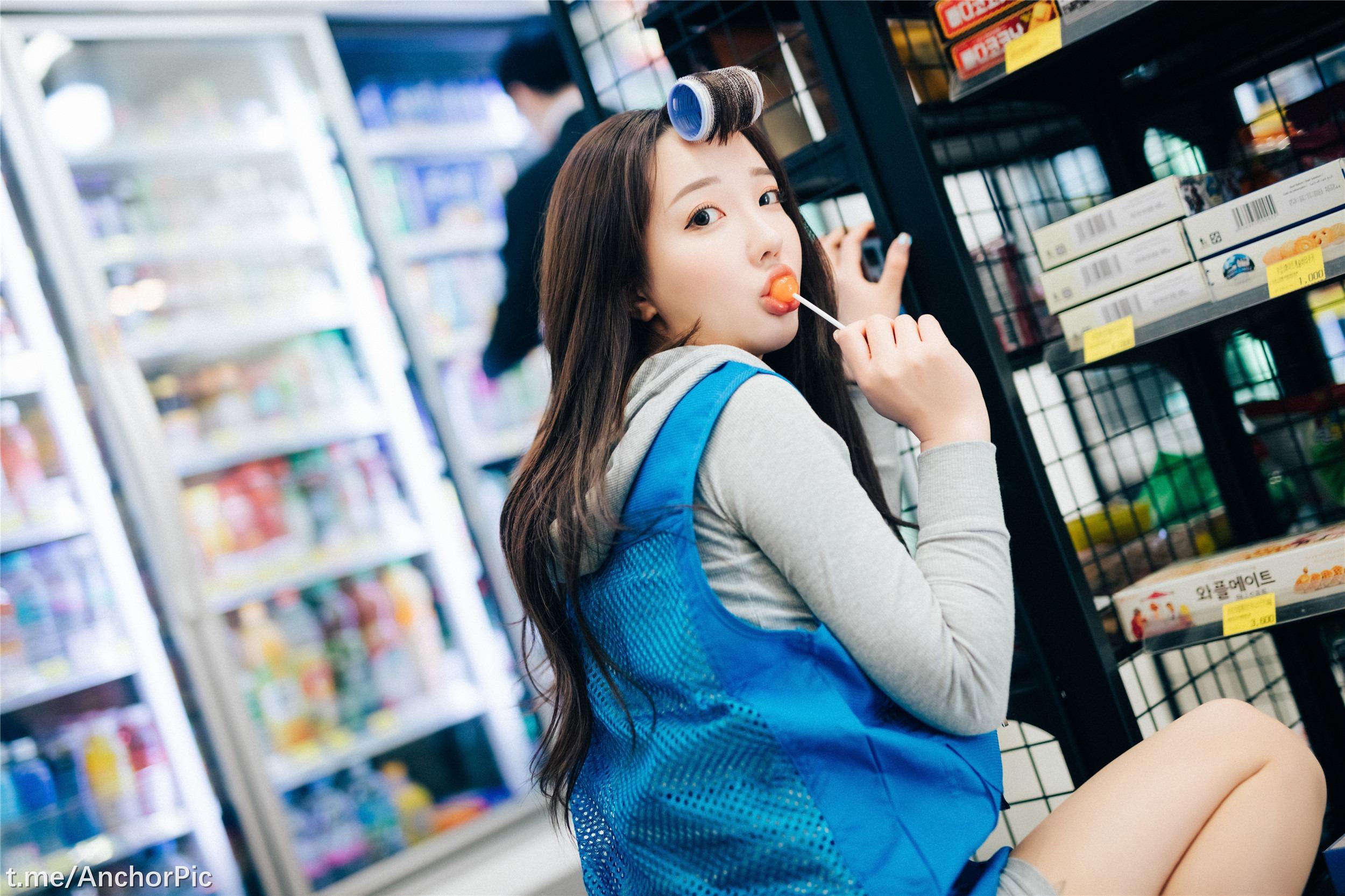 Loozy] Son Ye-Eun - Convenience Store Part Timer 100P