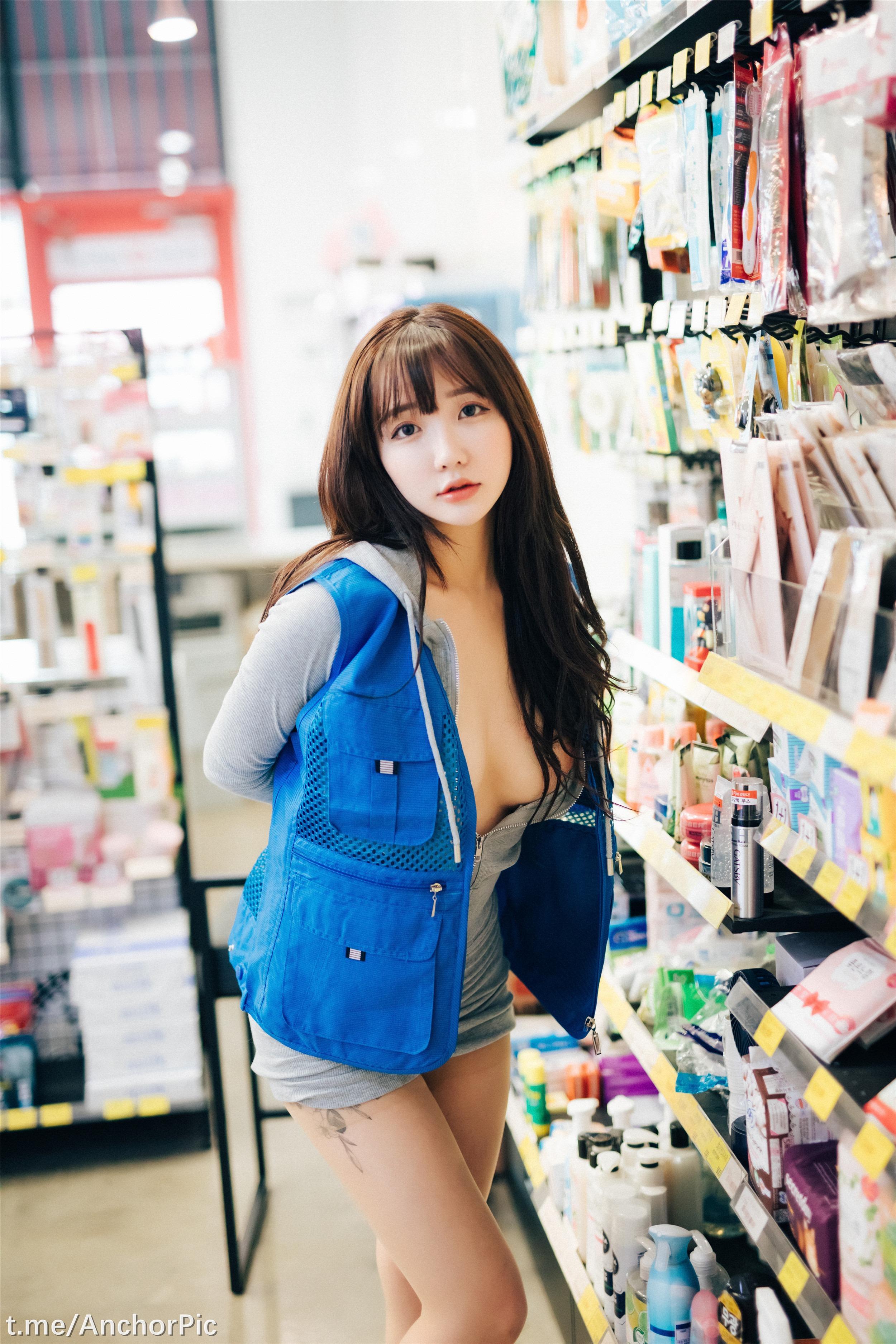 Loozy] Son Ye-Eun - Convenience Store Part Timer 100P