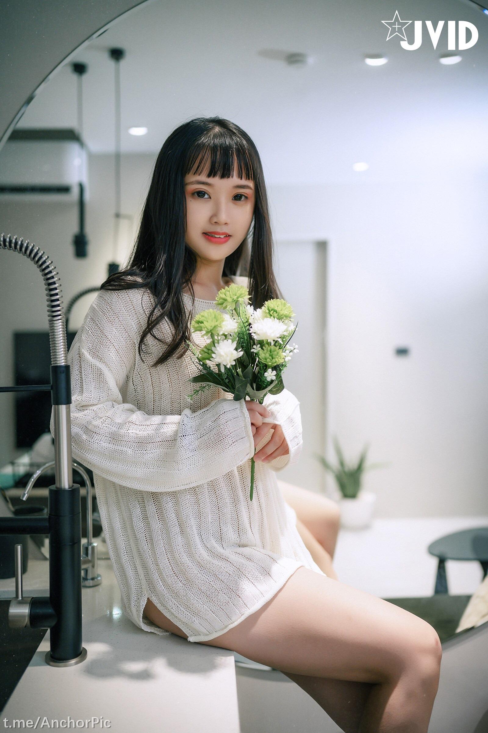 JVID] Ye Simin × Jia Jia Miao - Seducing the Big Brother Who Repairs the TV 113P
