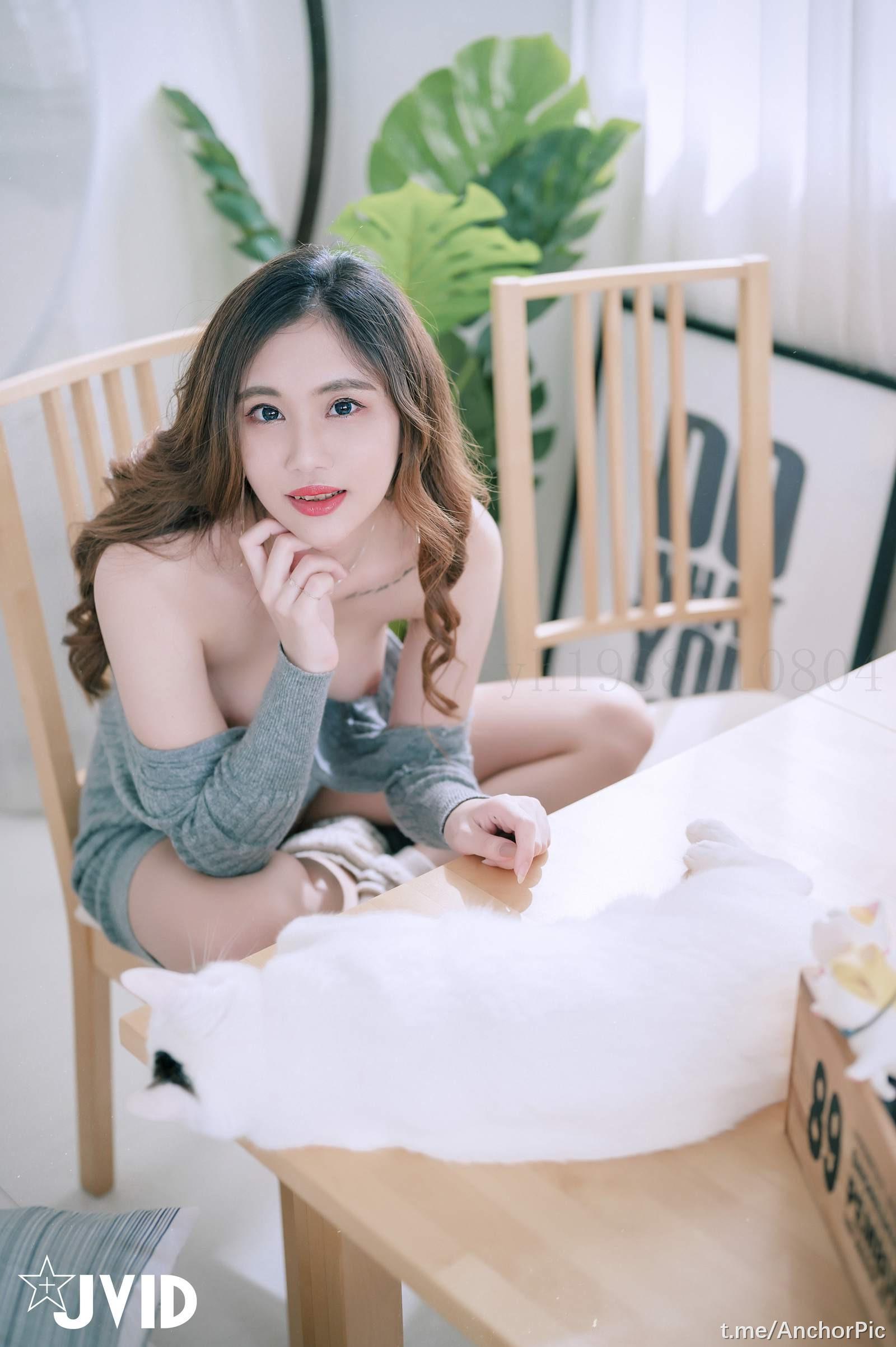 JVID] 제시카 - 친구 집에 고양이 보러 갔을 때 강제 절정 93P
