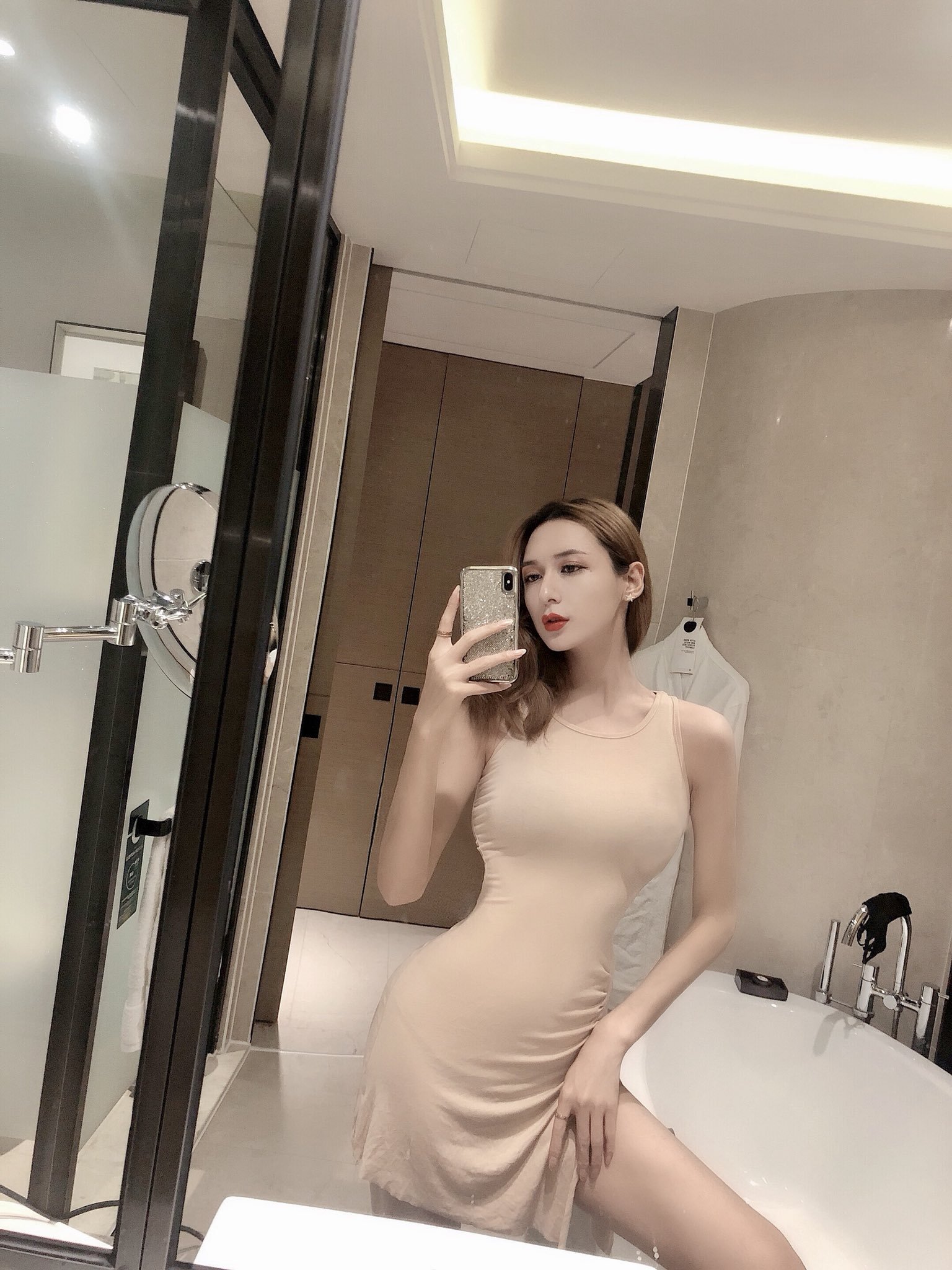 推特極品女神靈兒大尺度私拍流出 97P