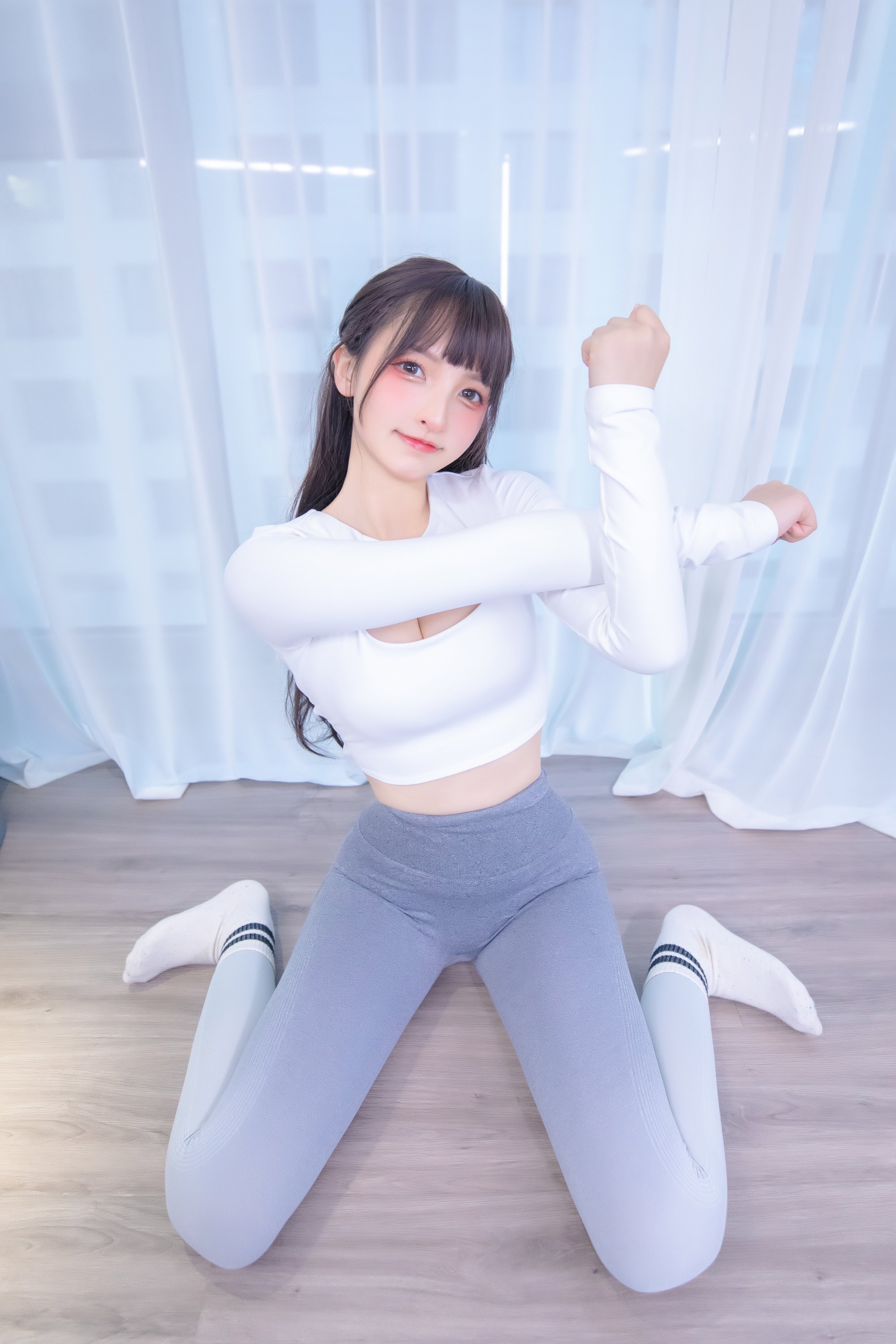 神樂坂真冬 - No.90 瑜伽少女