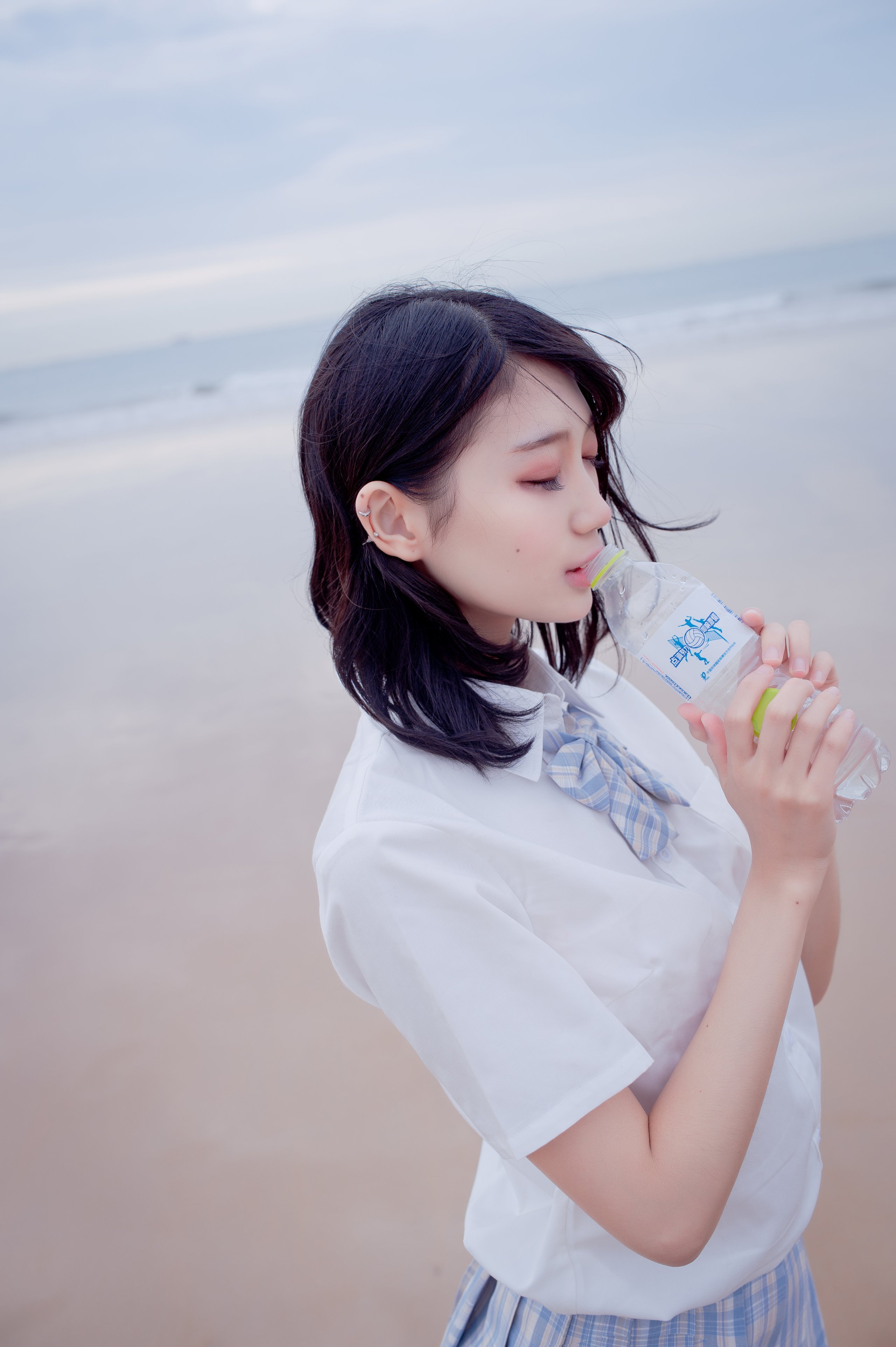 周嘰是可愛兔兔 - 海邊JK