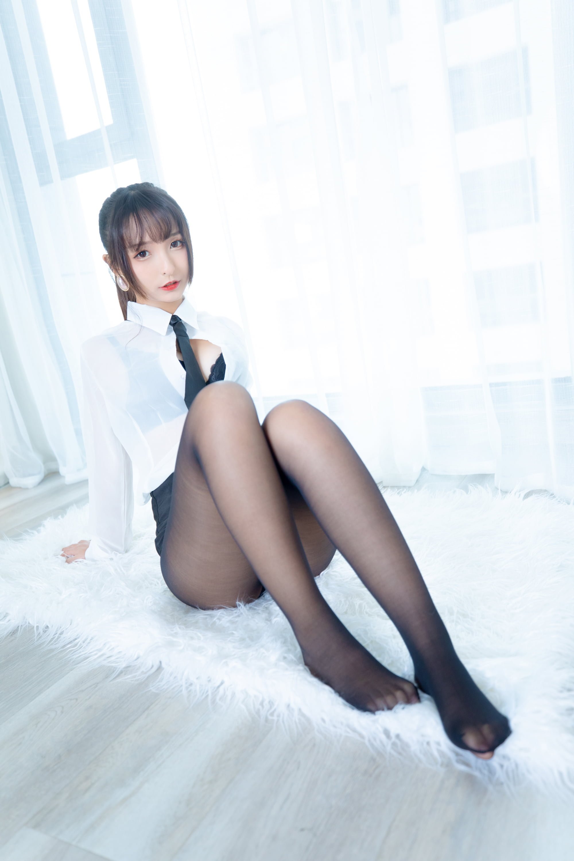 神楽坂真冬 《ホワイトオフィス》