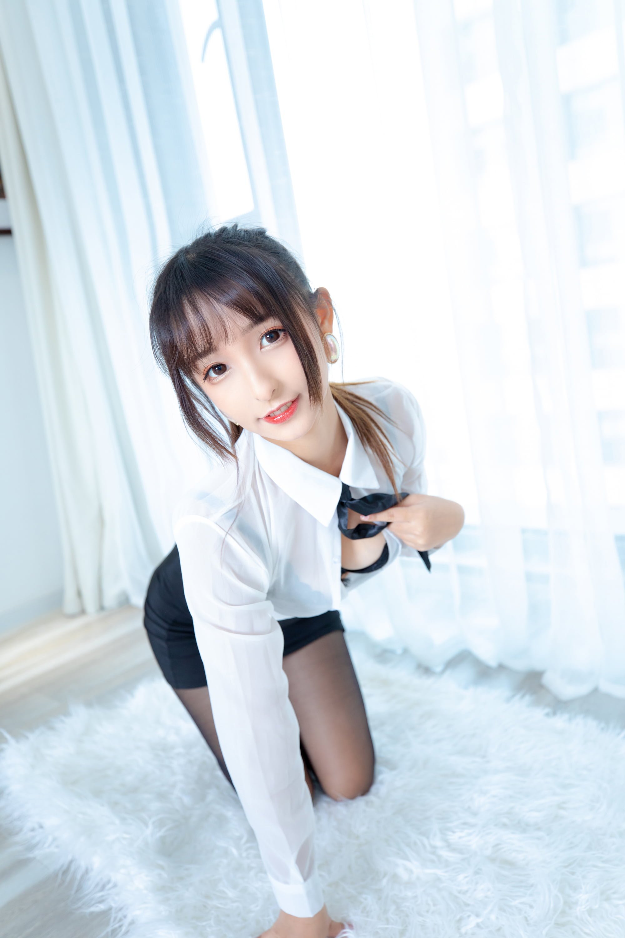 神樂坂真冬 《白色辦公室》