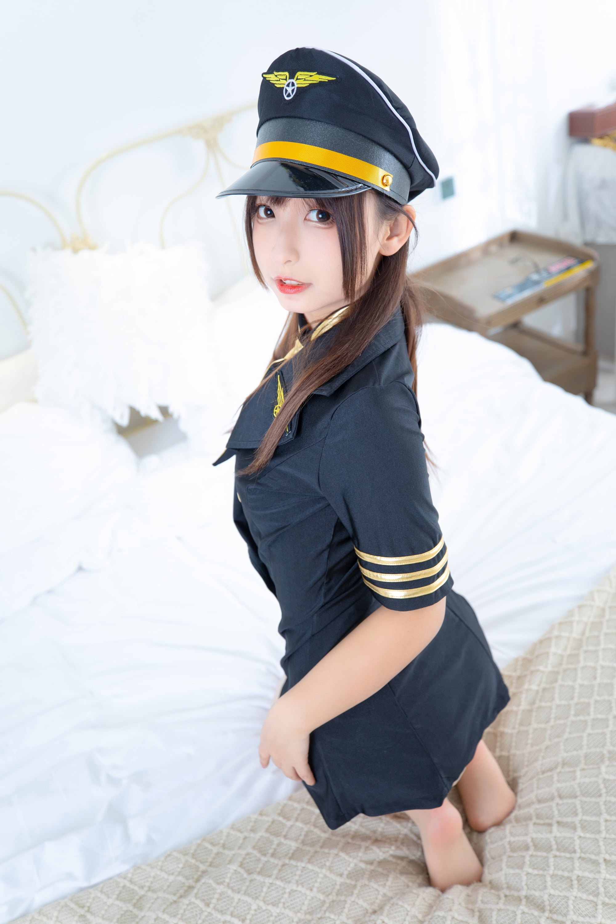 神樂坂真冬 《白色辦公室》