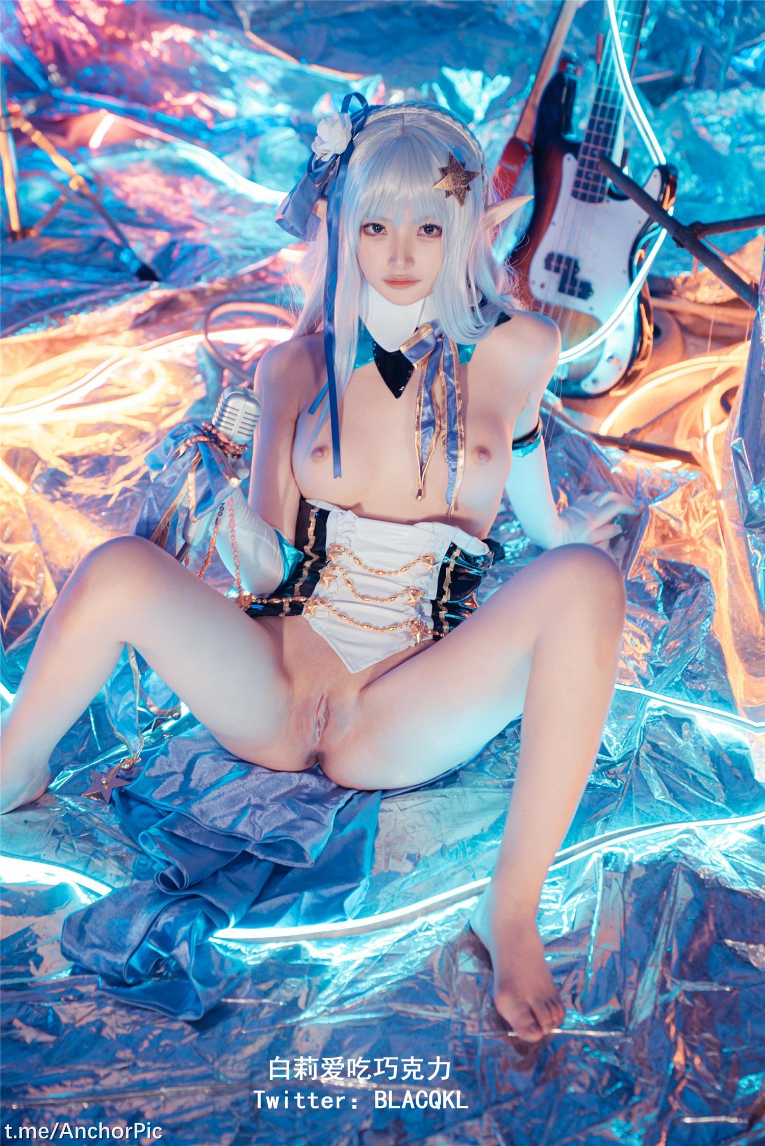 Bai Li loves to eat chocolate - Emilia[62P