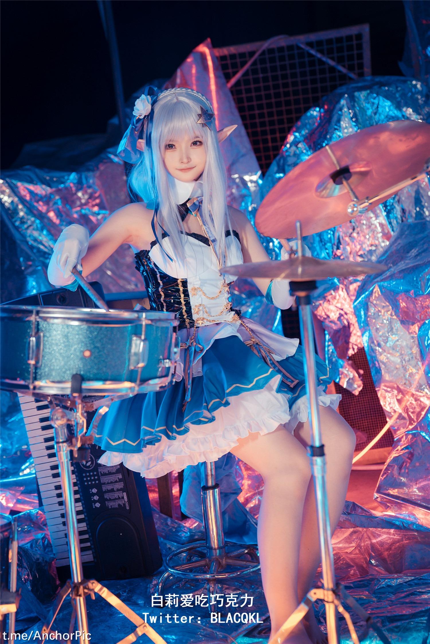 Bai Li loves to eat chocolate - Emilia[62P