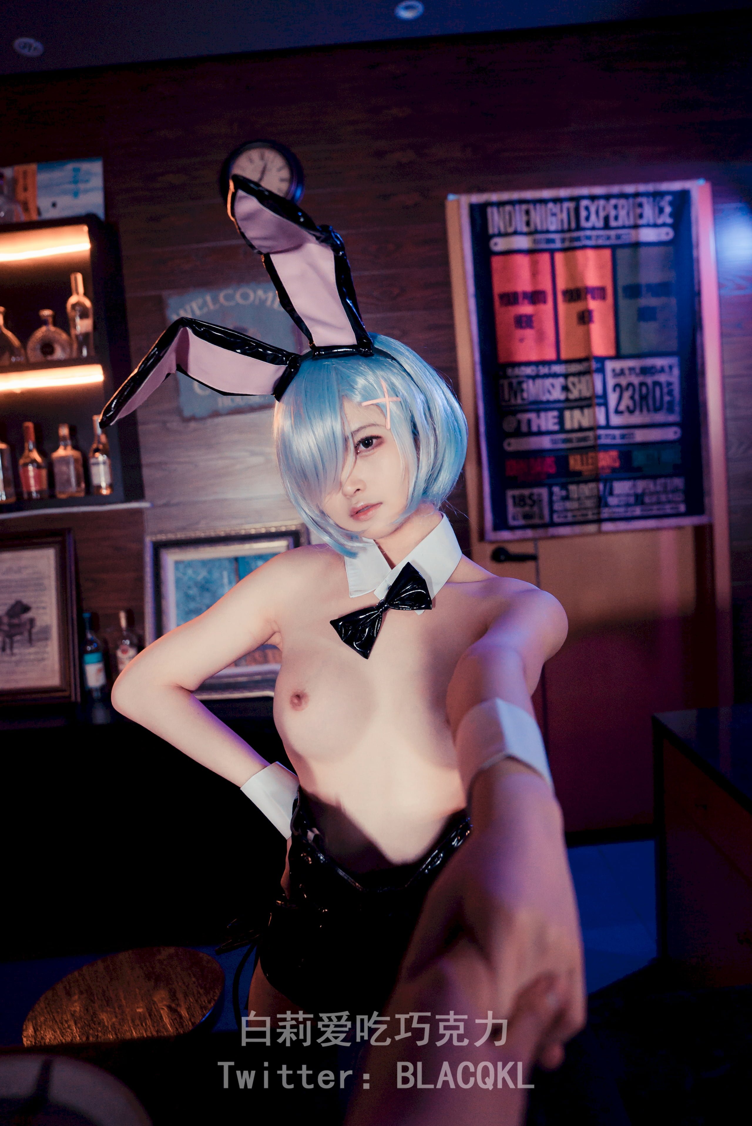 Bai Li loves to eat chocolate - Rem Bunny Girl