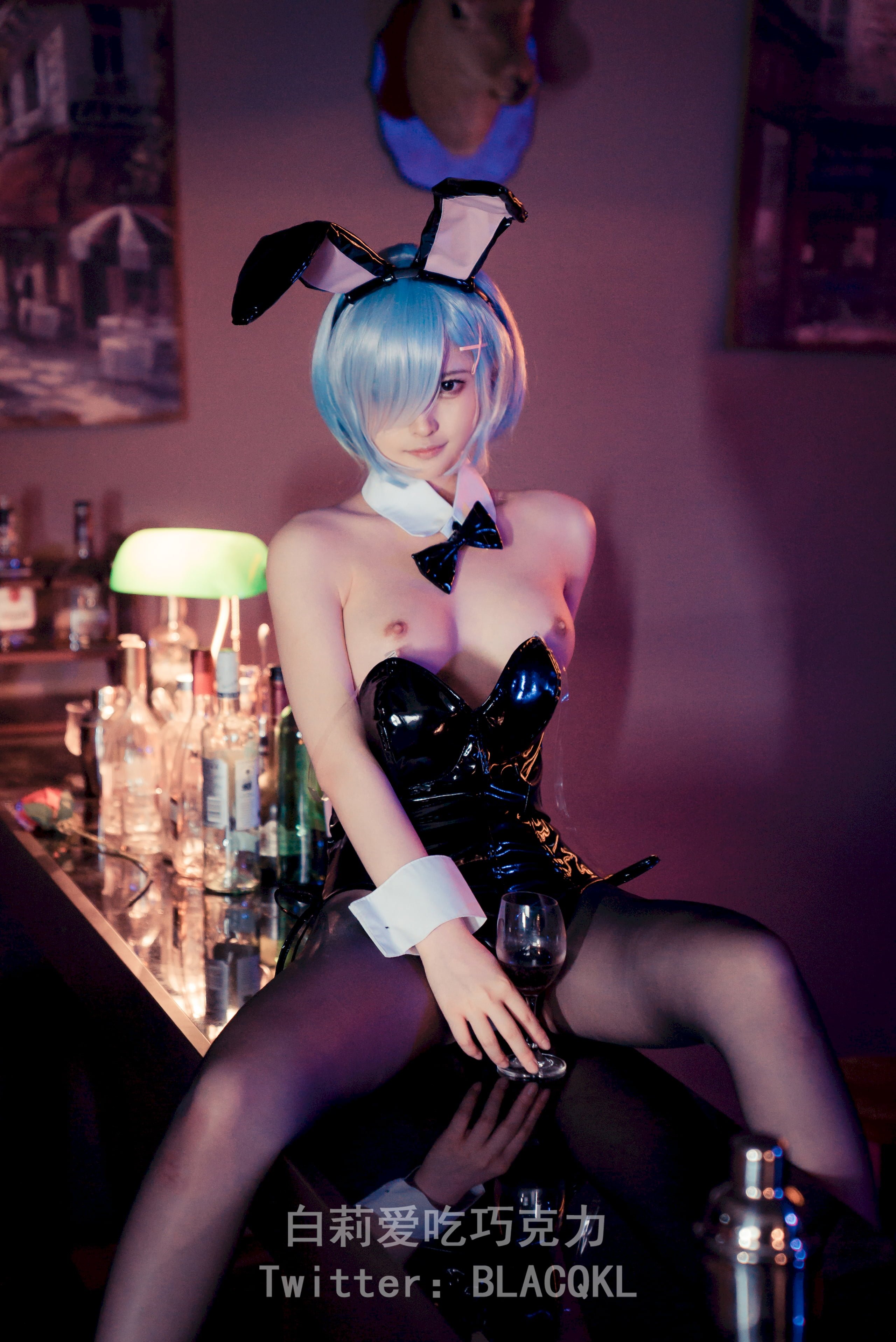 Bai Li loves to eat chocolate - Rem Bunny Girl