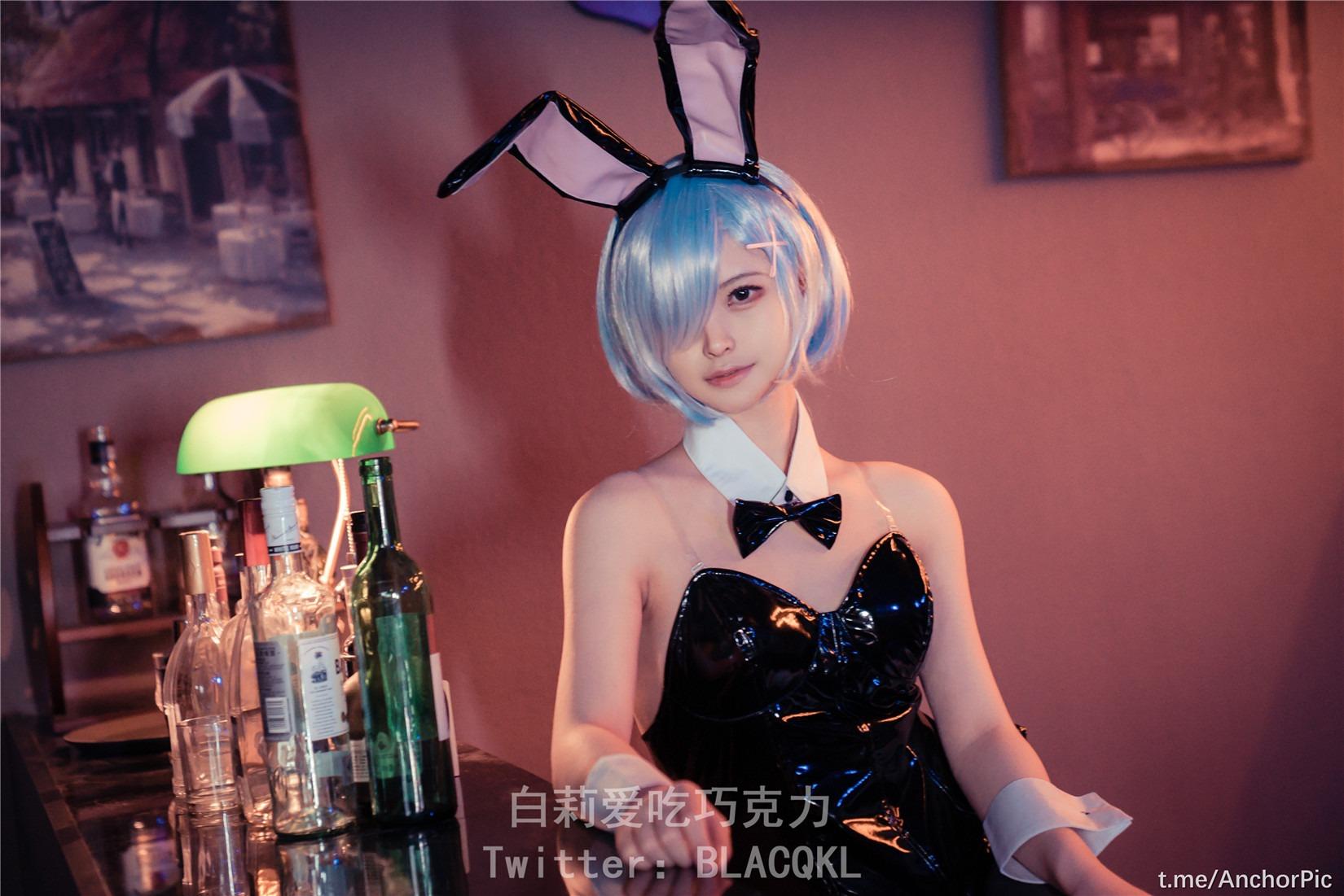 Bai Li loves to eat chocolate - Rem Bunny Girl 71P
