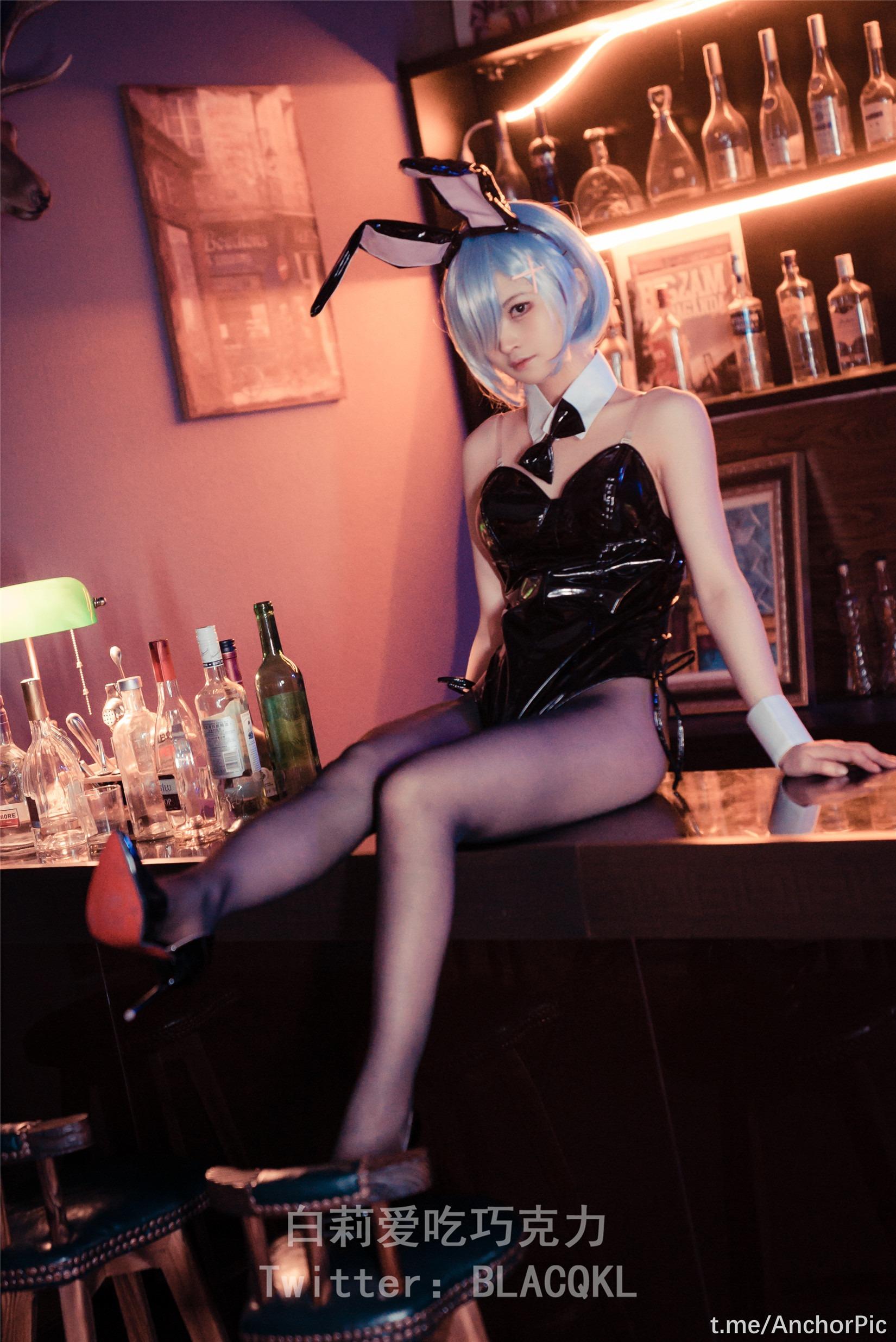 Bai Li loves to eat chocolate - Rem Bunny Girl 71P