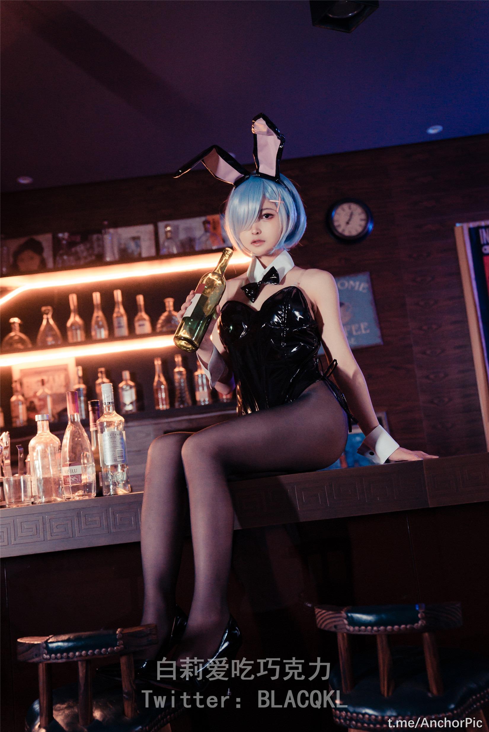 Bai Li loves to eat chocolate - Rem Bunny Girl 71P