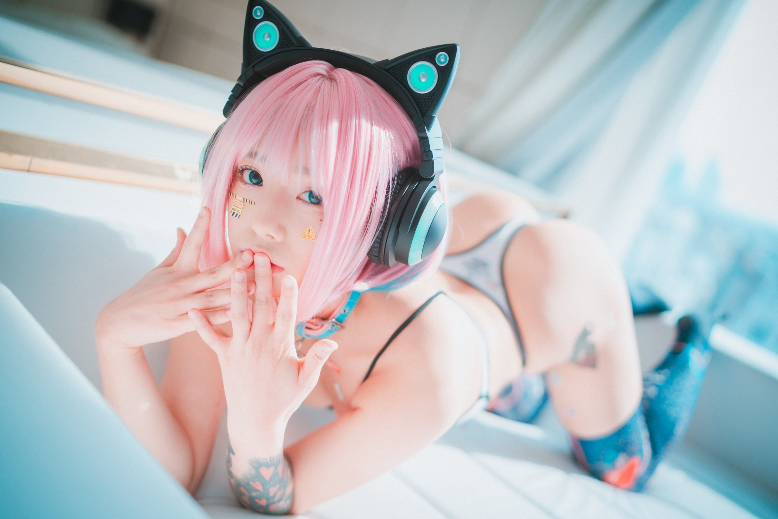 DJAWA Photo - Maruemon - Caution Girl vs Athletic Girl