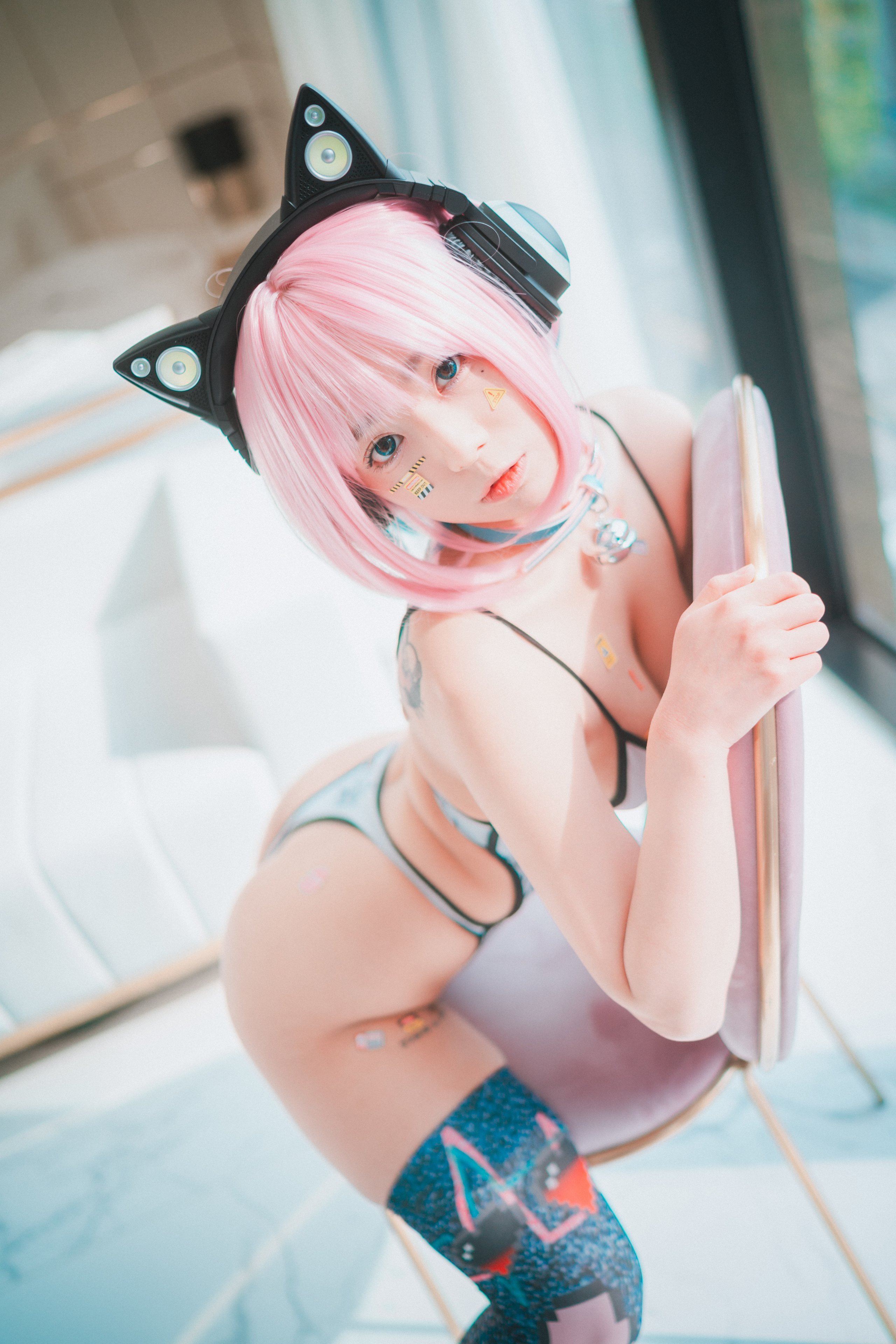 DJAWA Photo - Maruemon - Caution Girl vs Athletic Girl