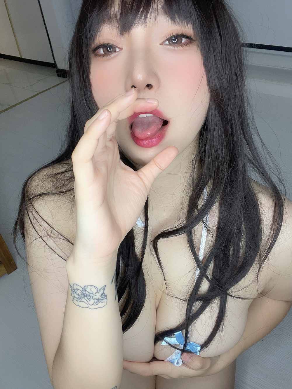 次屁啦 学姐大胆三点式