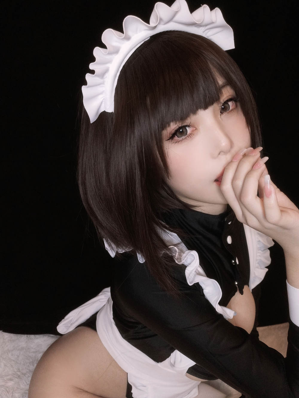 Honey Juice Cat Fur: Weird Cute High-Slit Maid Selfie