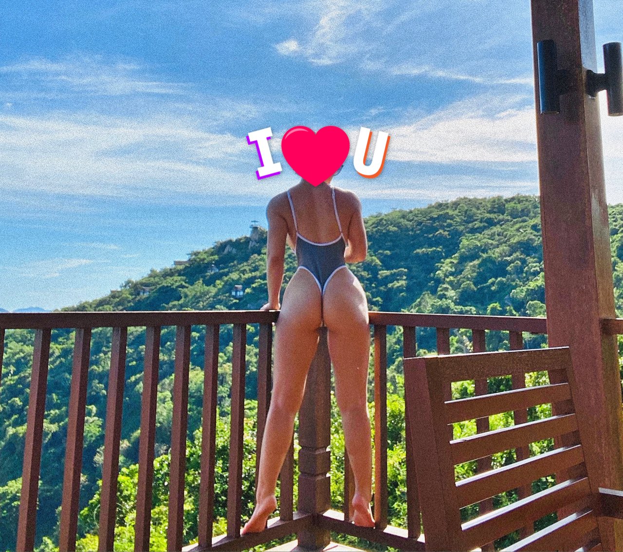 Chinese version of Kardashian! Twitter Tiktok, a popular fitness queen (Xia Tian), goes to the sea to take a self portrait, revealing her naked body, fitness and dancing
