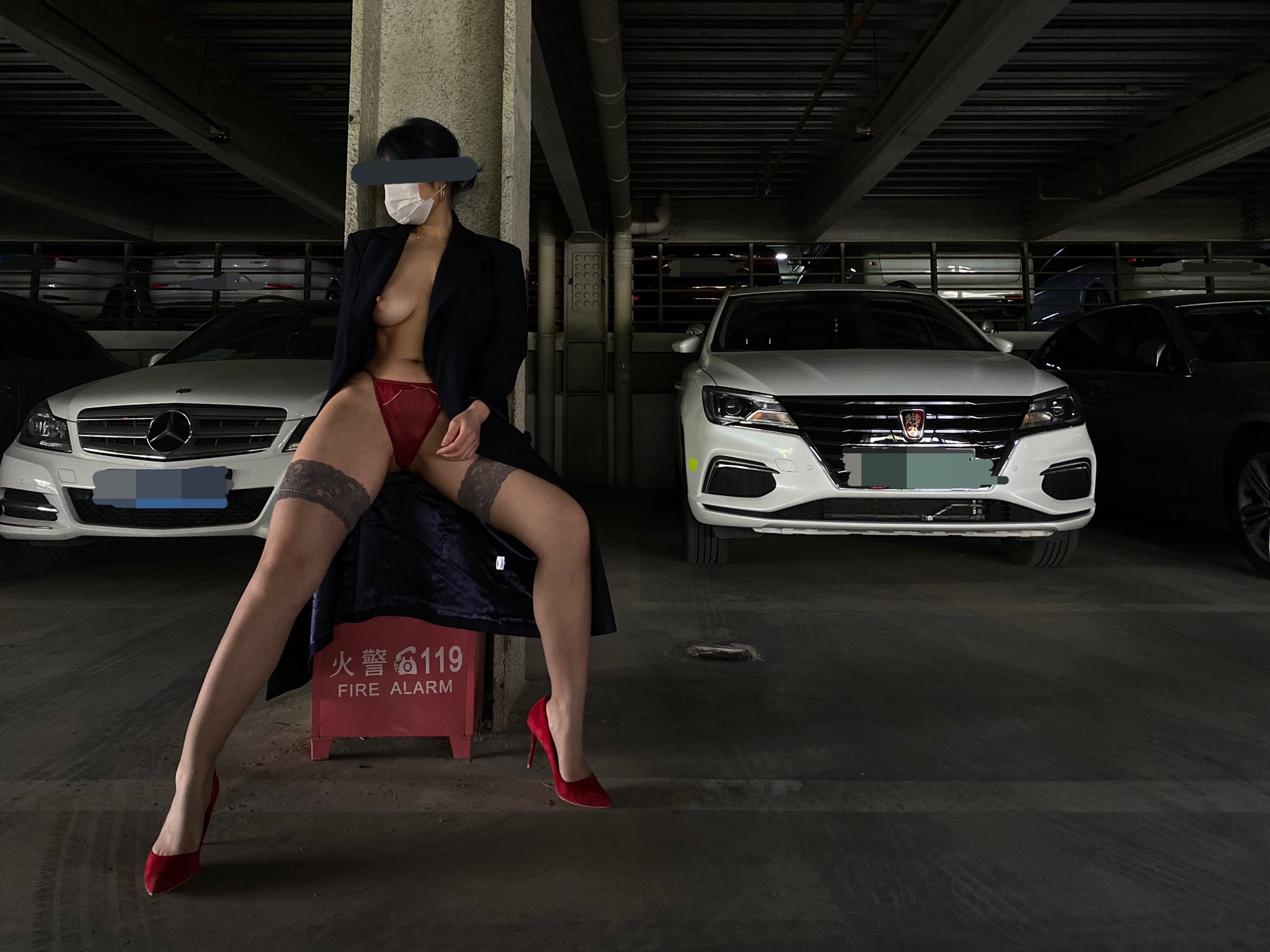 Chinese version of Kardashian! Twitter Tiktok, a popular fitness queen (Xia Tian), goes to the sea to take a self portrait, revealing her naked body, fitness and dancing