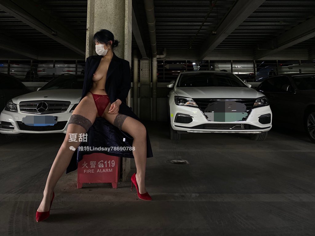 Chinese version of Kardashian! Twitter Tiktok, a popular fitness queen (Xia Tian), goes to the sea to take a self portrait, revealing her naked body, fitness and dancing