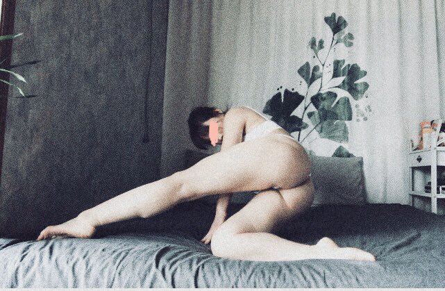 Chinese version of Kardashian! Twitter Tiktok, a popular fitness queen (Xia Tian), goes to the sea to take a self portrait, revealing her naked body, fitness and dancing