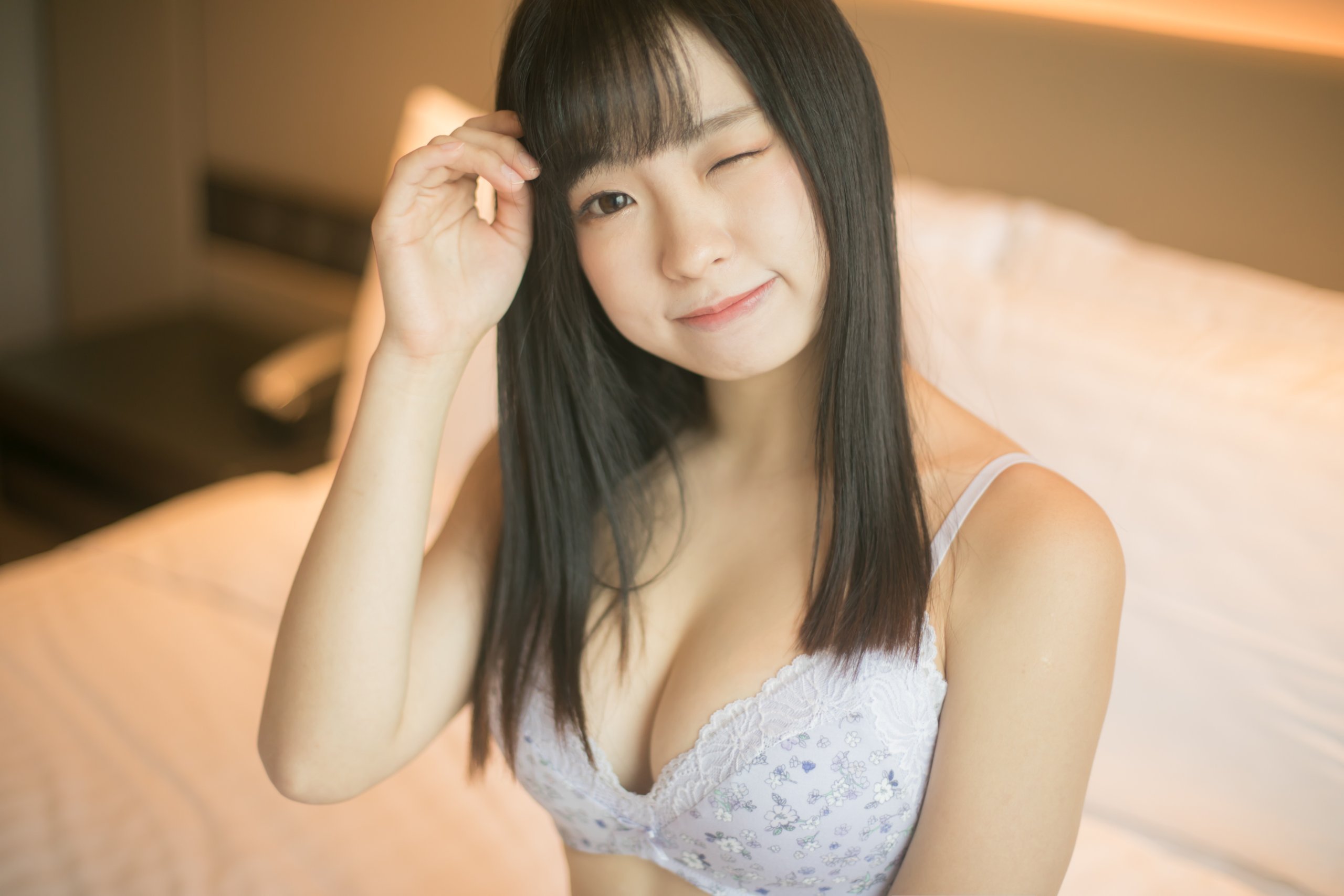 Littlesshine晴兒「千張邪惡豔照」被瘋傳港童顏網紅認了是本人 | 94寫真SEO精選