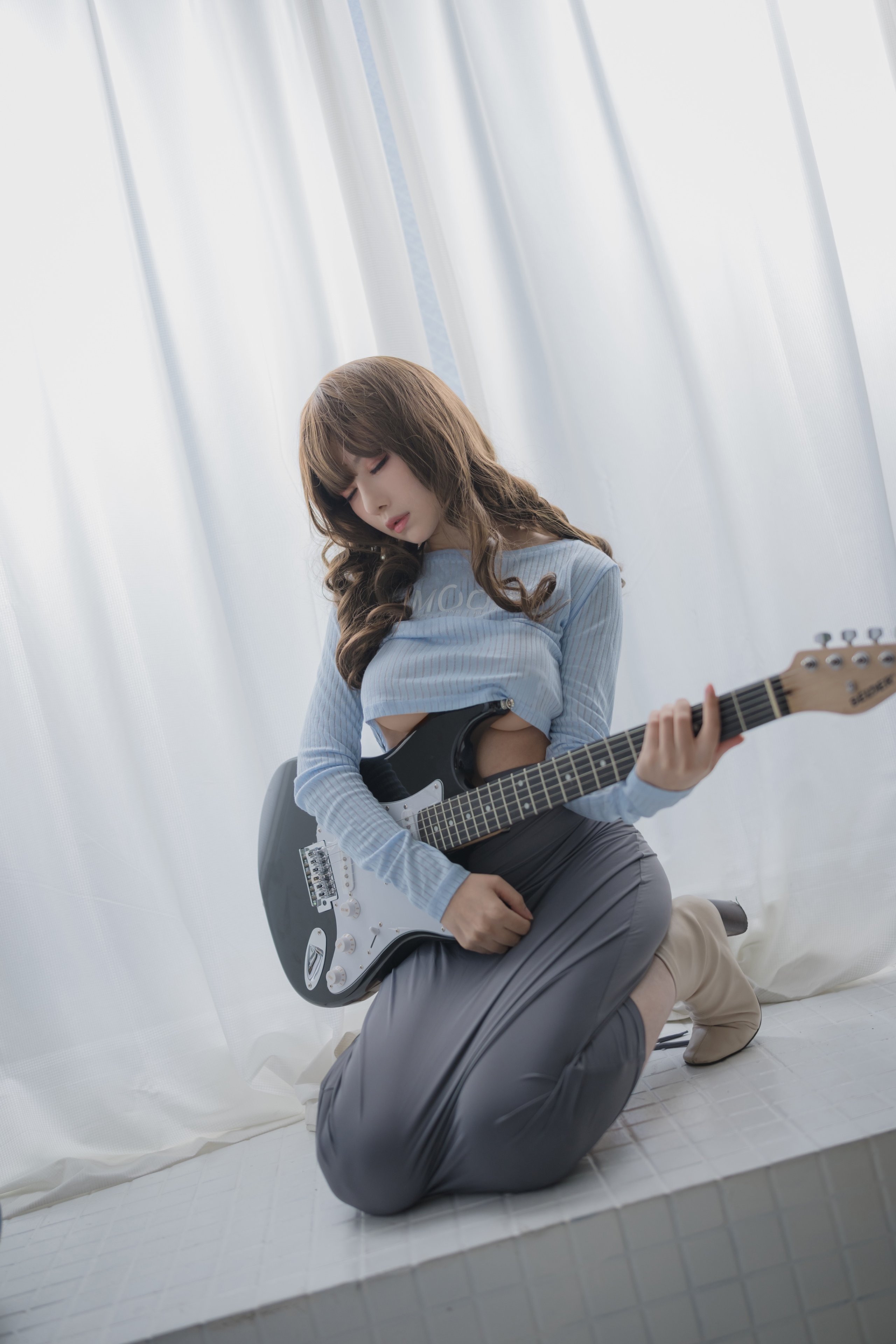 シカ小鹿鹿 - ギター妹
