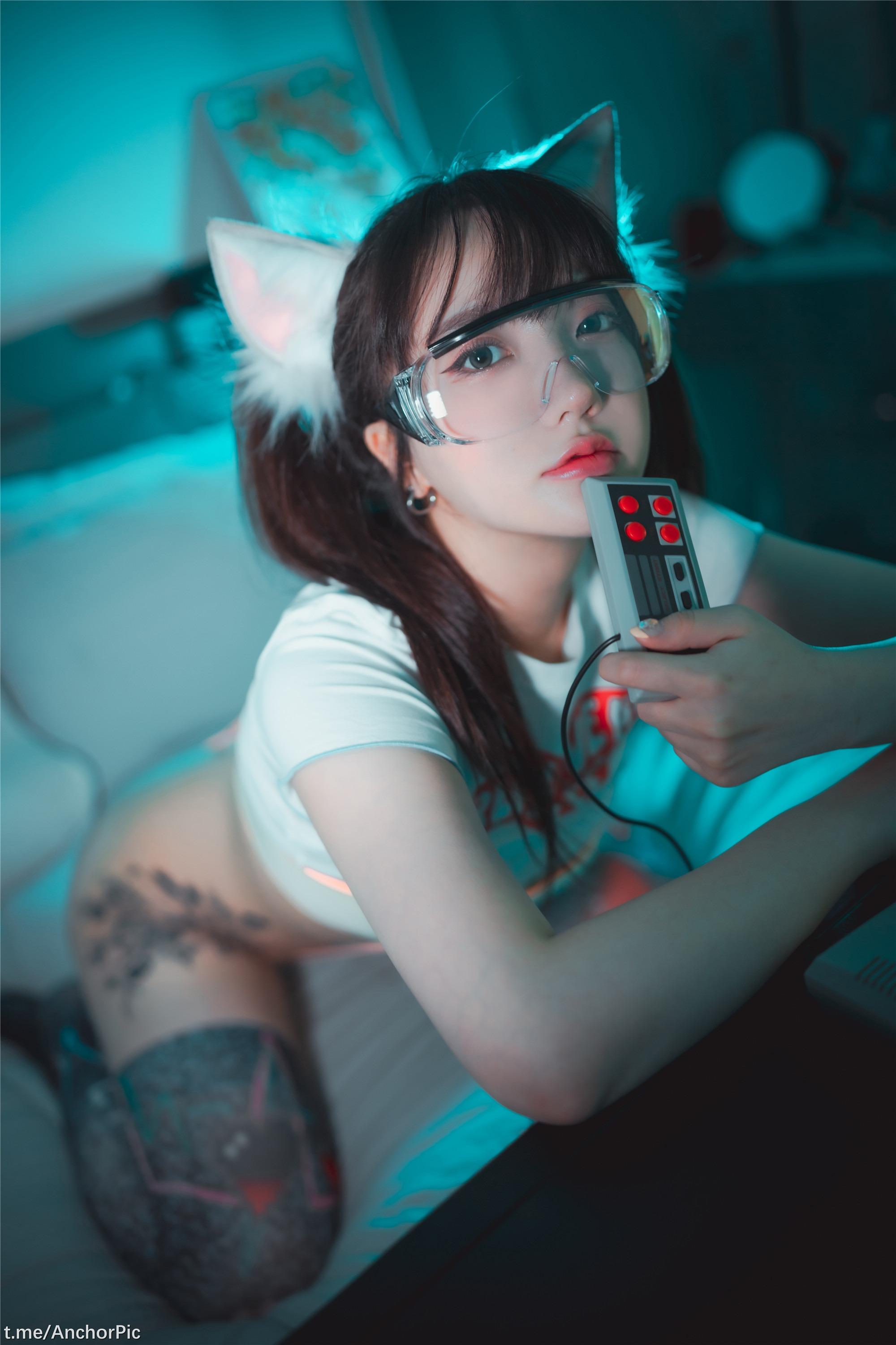 DJAWA Photo – Son Ye-Eun (손예은): Retro Gaming Girl 133P