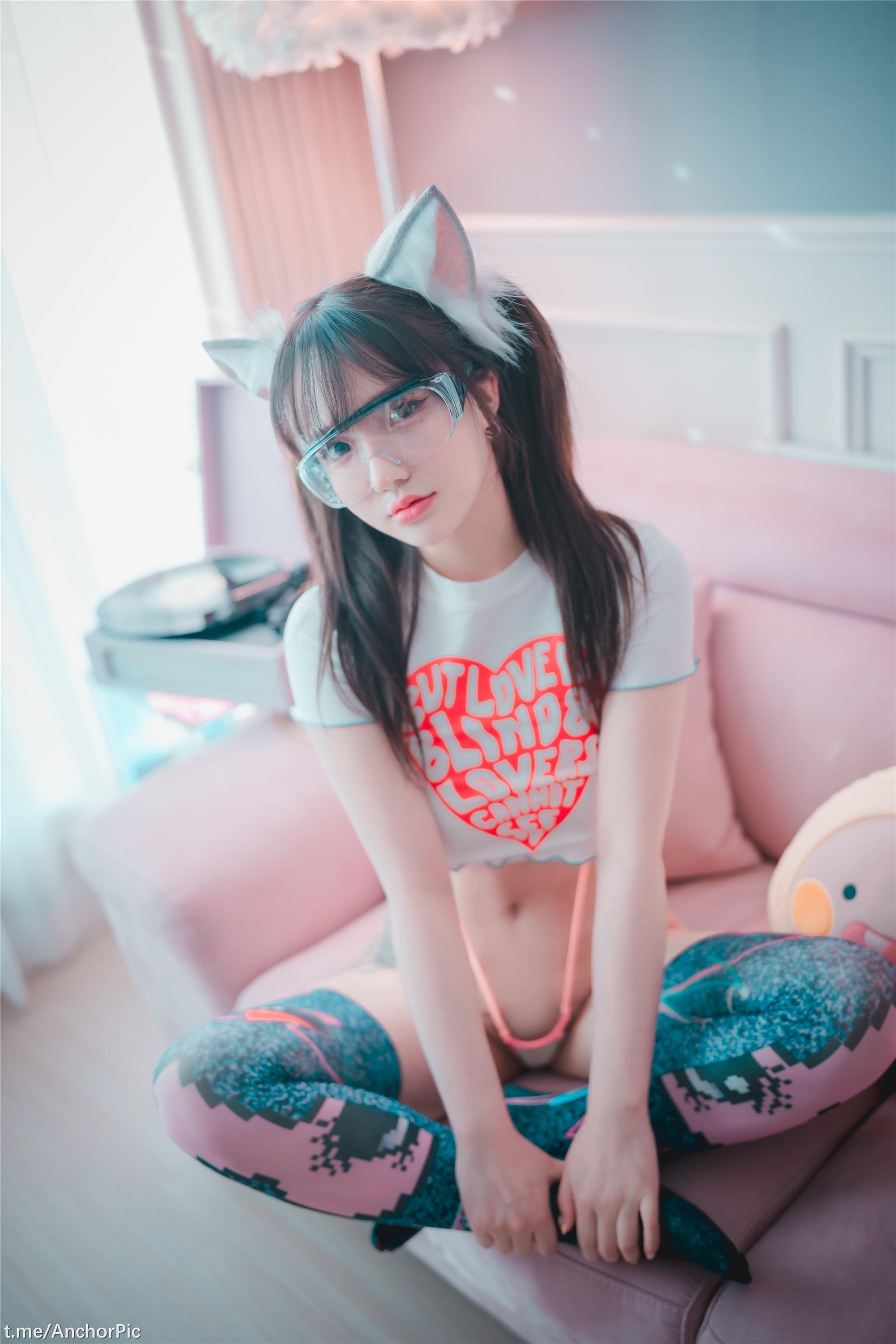 DJAWA Photo – ソン・イェウン: レトロ ゲーミング ガール 133P