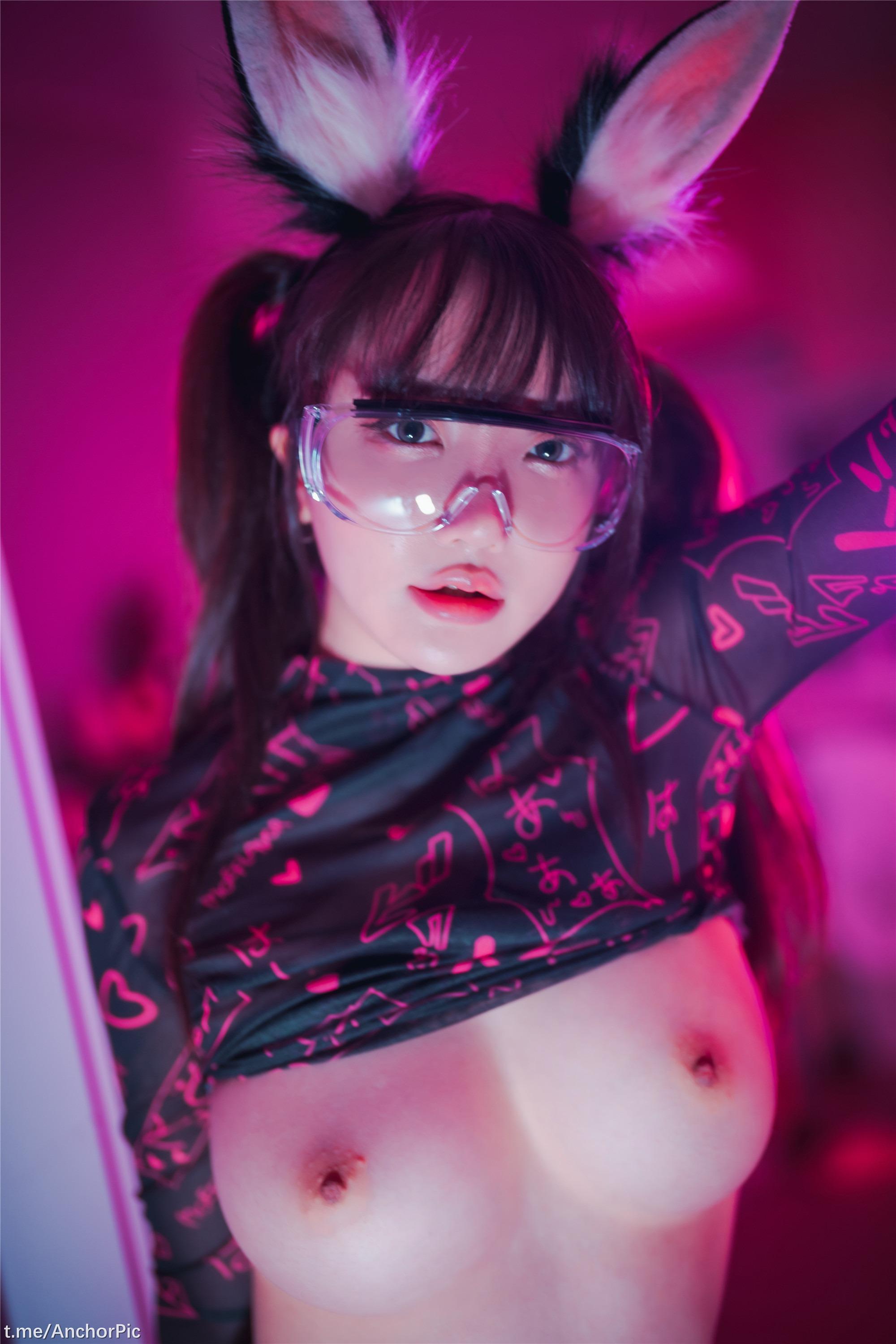 DJAWA Photo – Son Ye-Eun (손예은): Retro Gaming Girl 133P