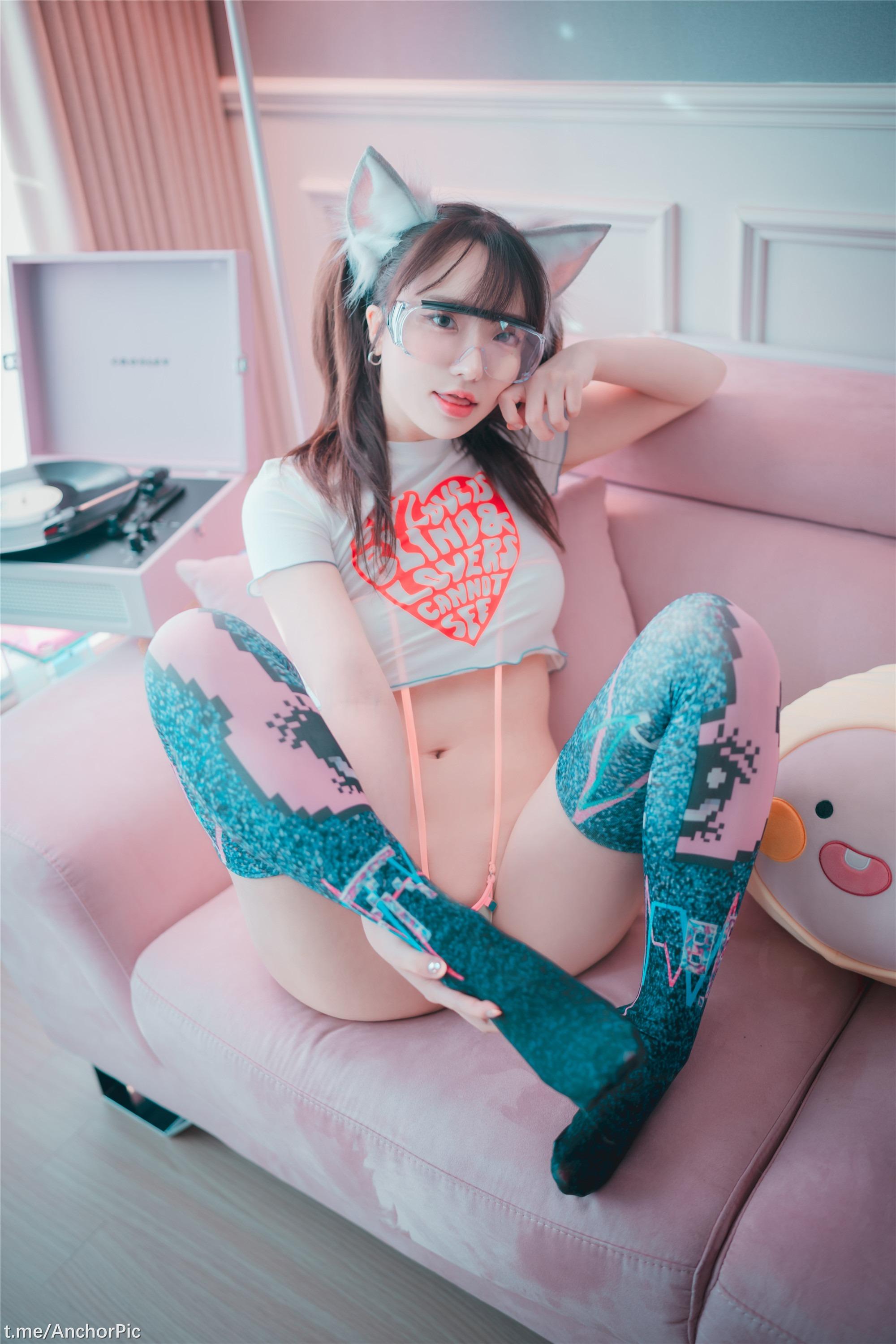 DJAWA Photo – ソン・イェウン: レトロ ゲーミング ガール 133P