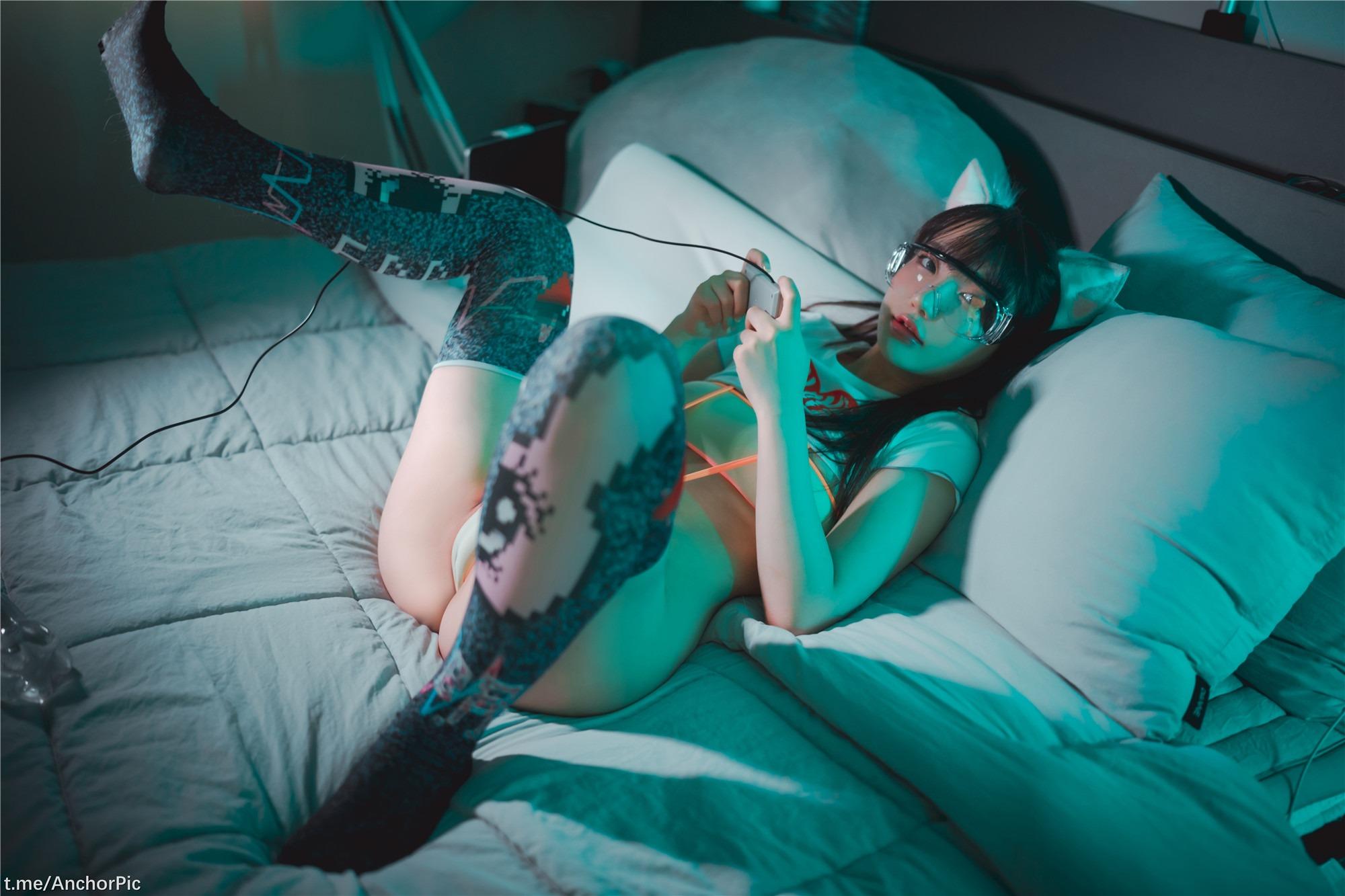 DJAWA Photo – Son Ye-Eun (손예은): Retro Gaming Girl 133P