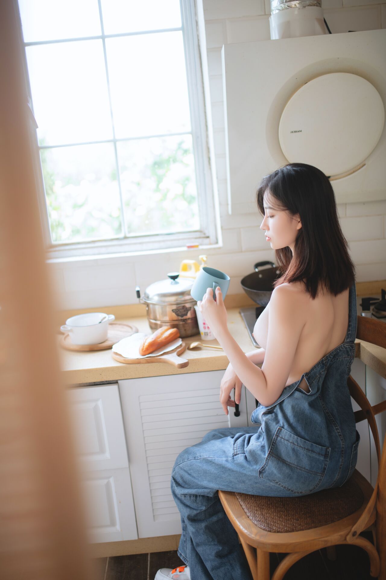 年年 《背帶褲》