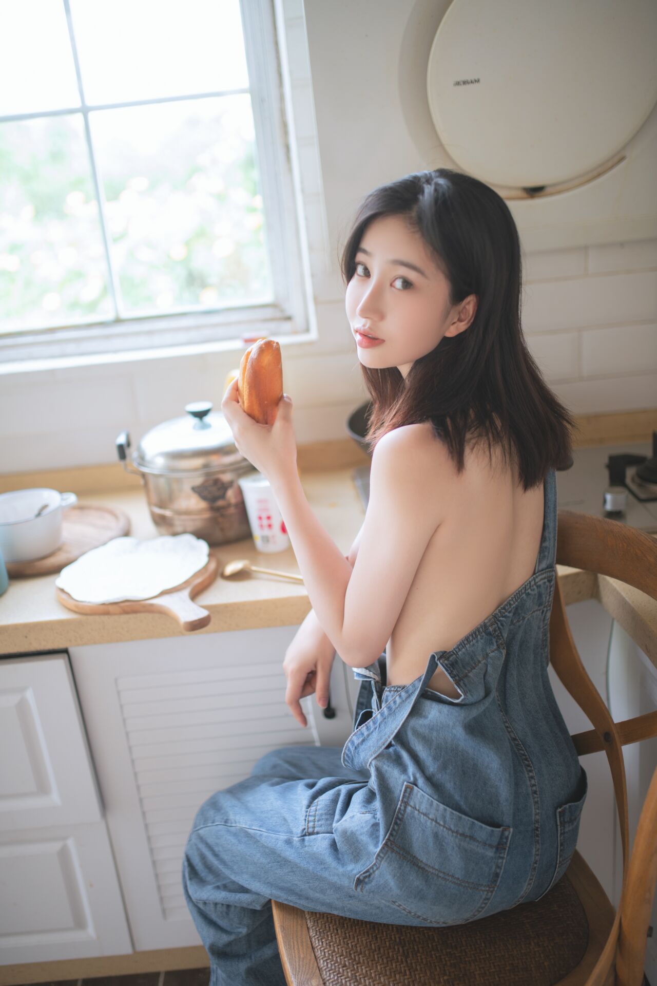 Niên Niên 《Quần yếm》