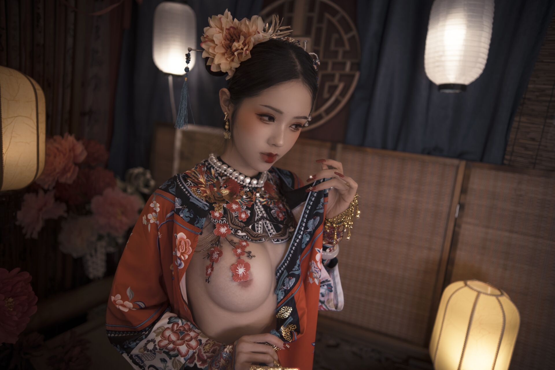 Hợp kim titan TiTi: Trang phục Cung đình Thanh