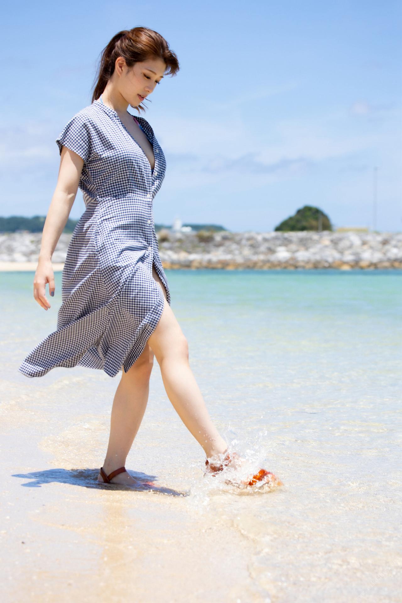瘋狂夏天 有賀美奈穗《毛髮裸體攝影集》142頁