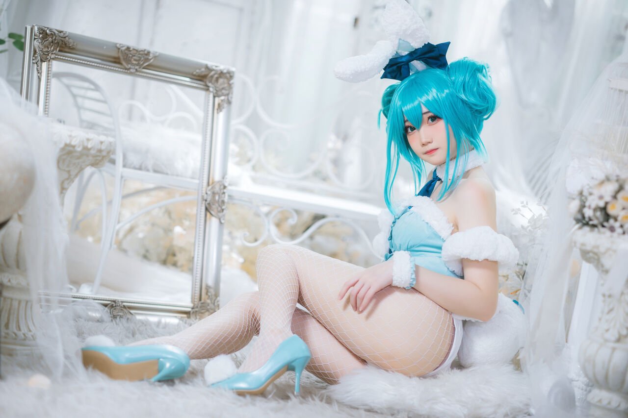Men Men - Hatsune Bunny Girl