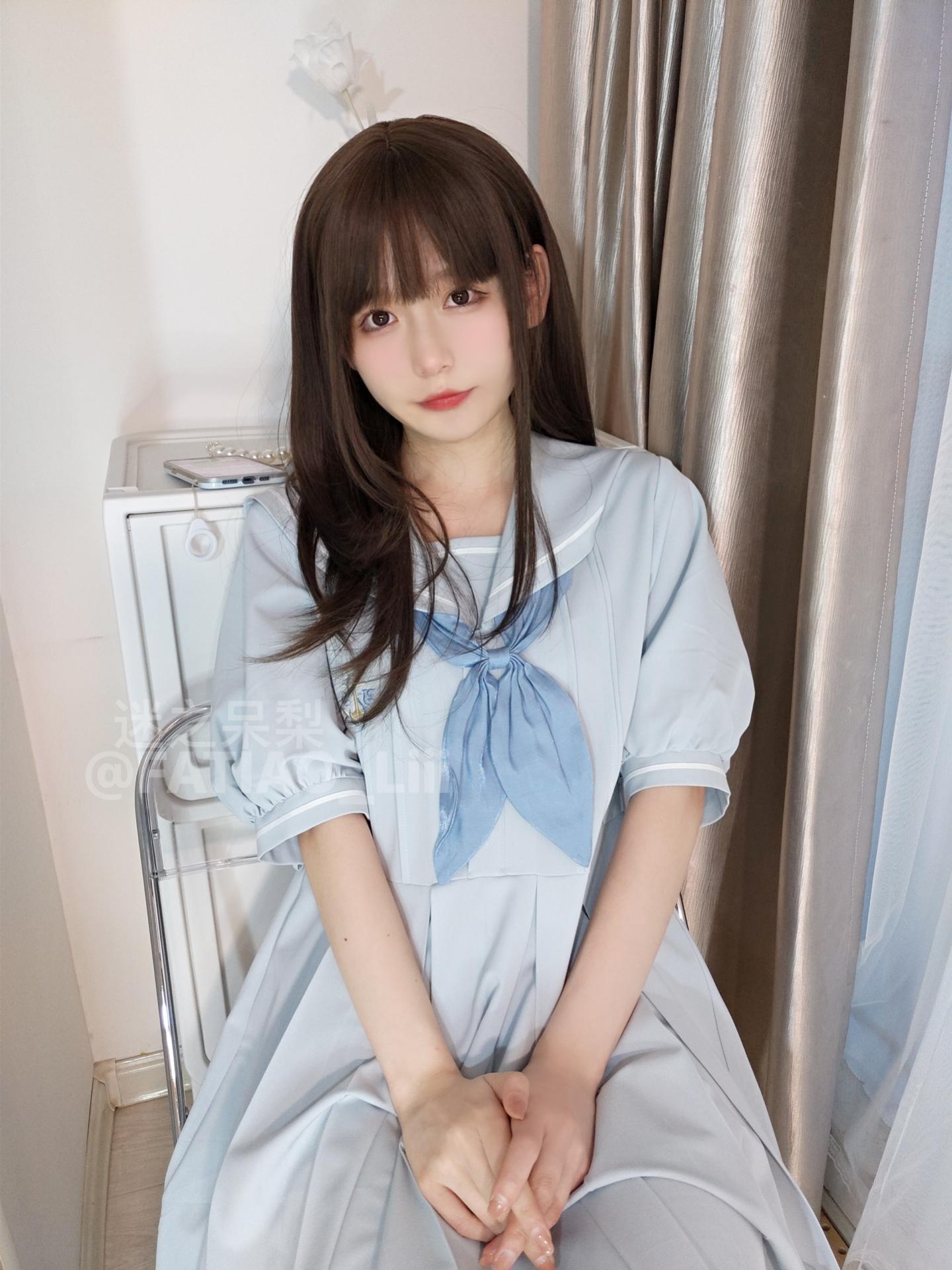 Bí ẩn Dai Li (Cô gái dây cót) - Hậu bối tất trắng