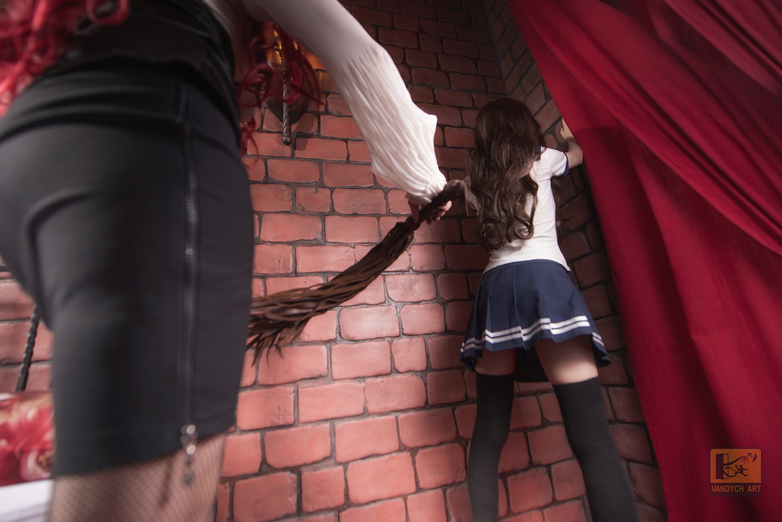 알리나 라티포바 - 레드 룸 BDSM - 여고생