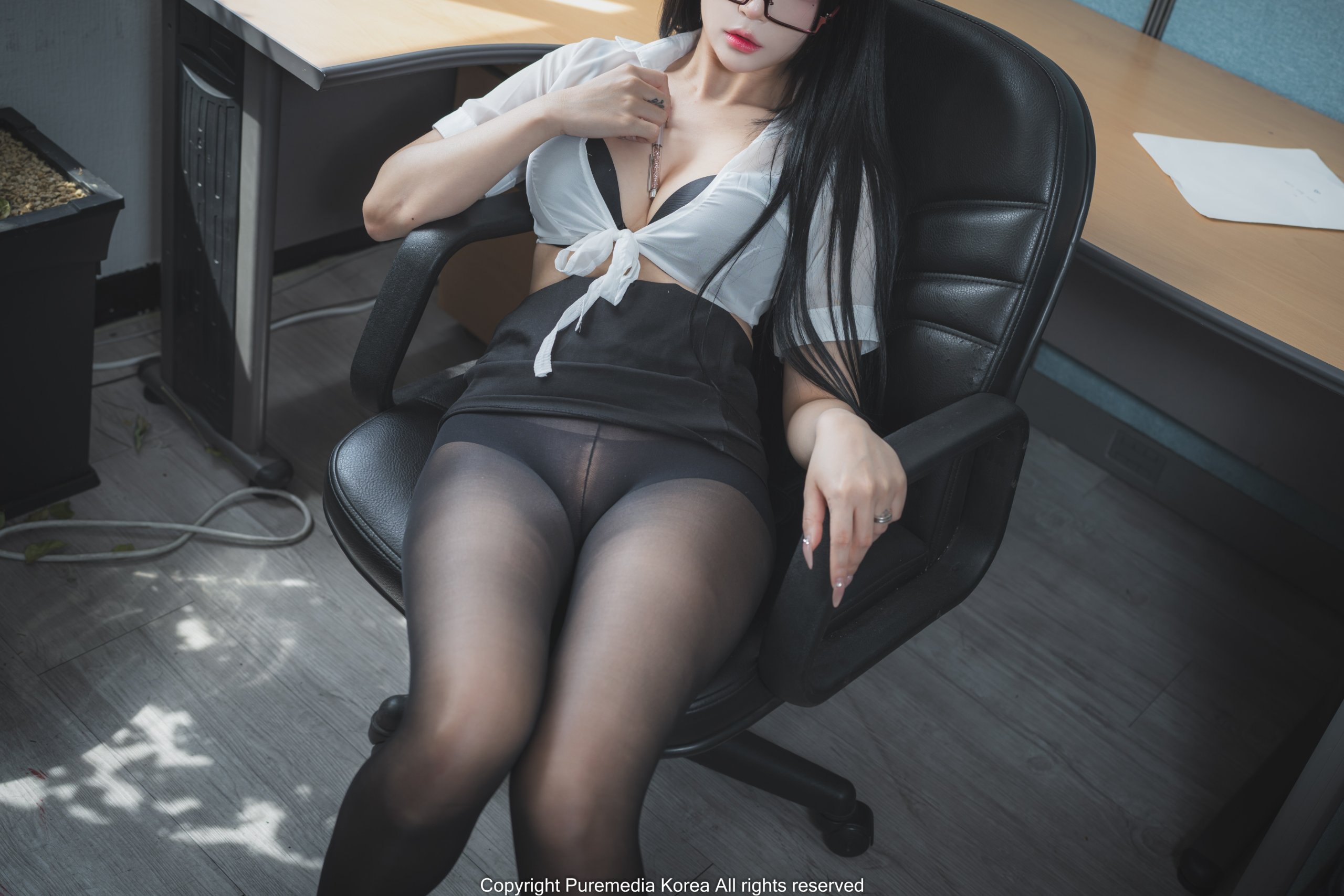 ピュア Vol.182 - ボミ - ボミストリーのオフィス