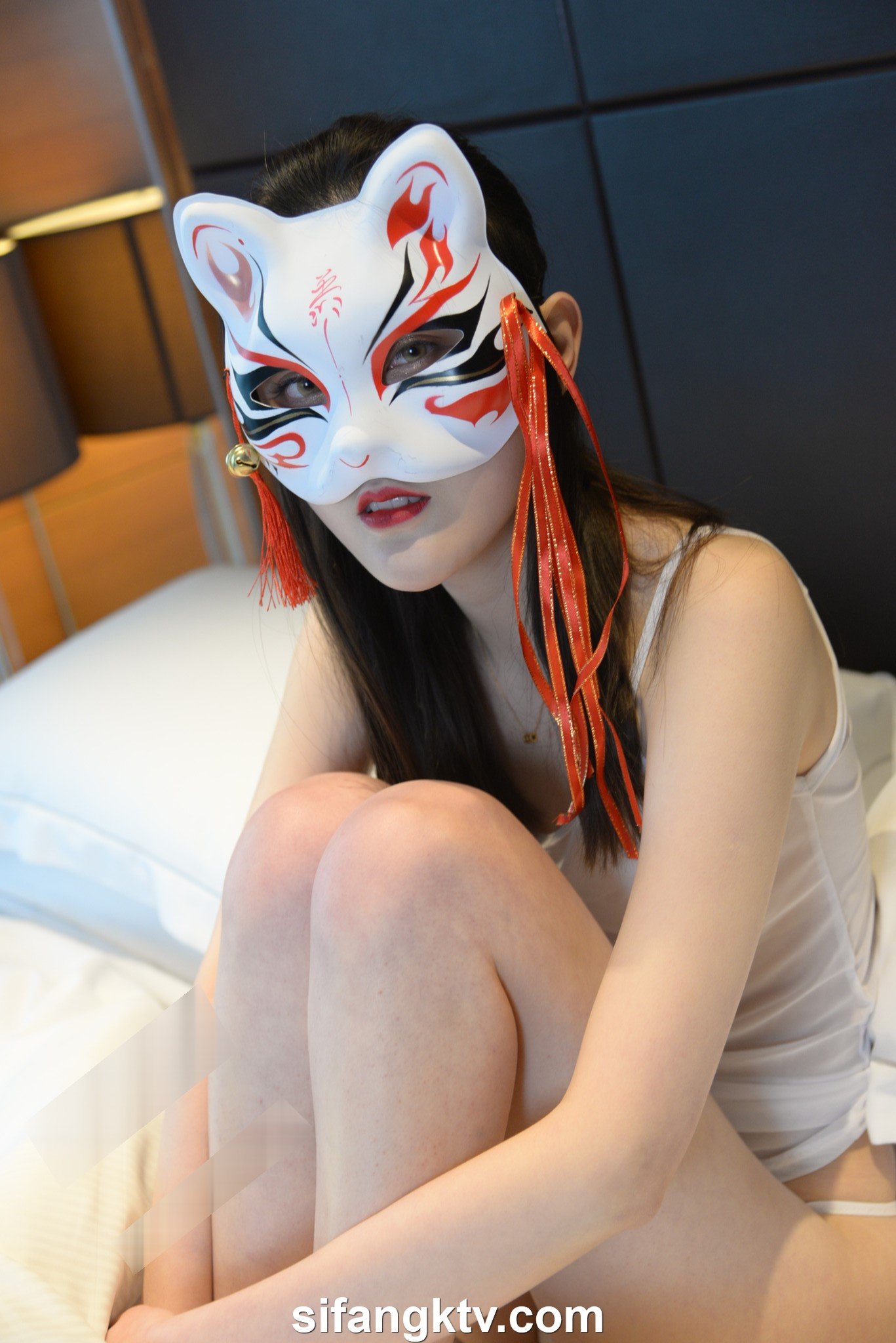 火爆PANSの人気女神「キツネ」最新の超大スケール、ヴァギナがまた肥大でピンク色で柔らか、乳首がピンクで柔らか、密着穴撮影