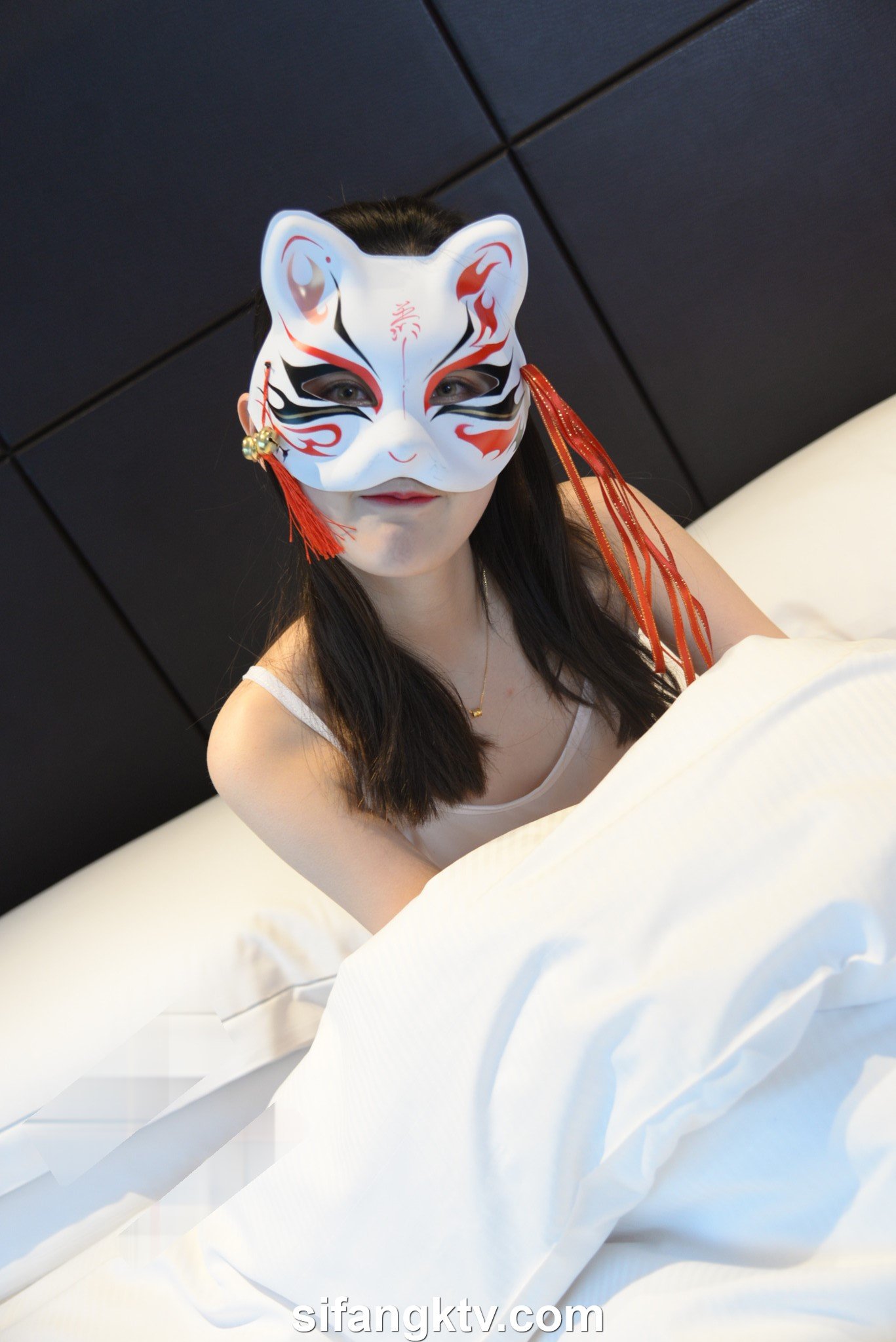 火爆PANS人气女神『狐狸』最新超大尺度 鲍鱼又肥又粉又嫩 乳头粉嫩 贴穴拍摄