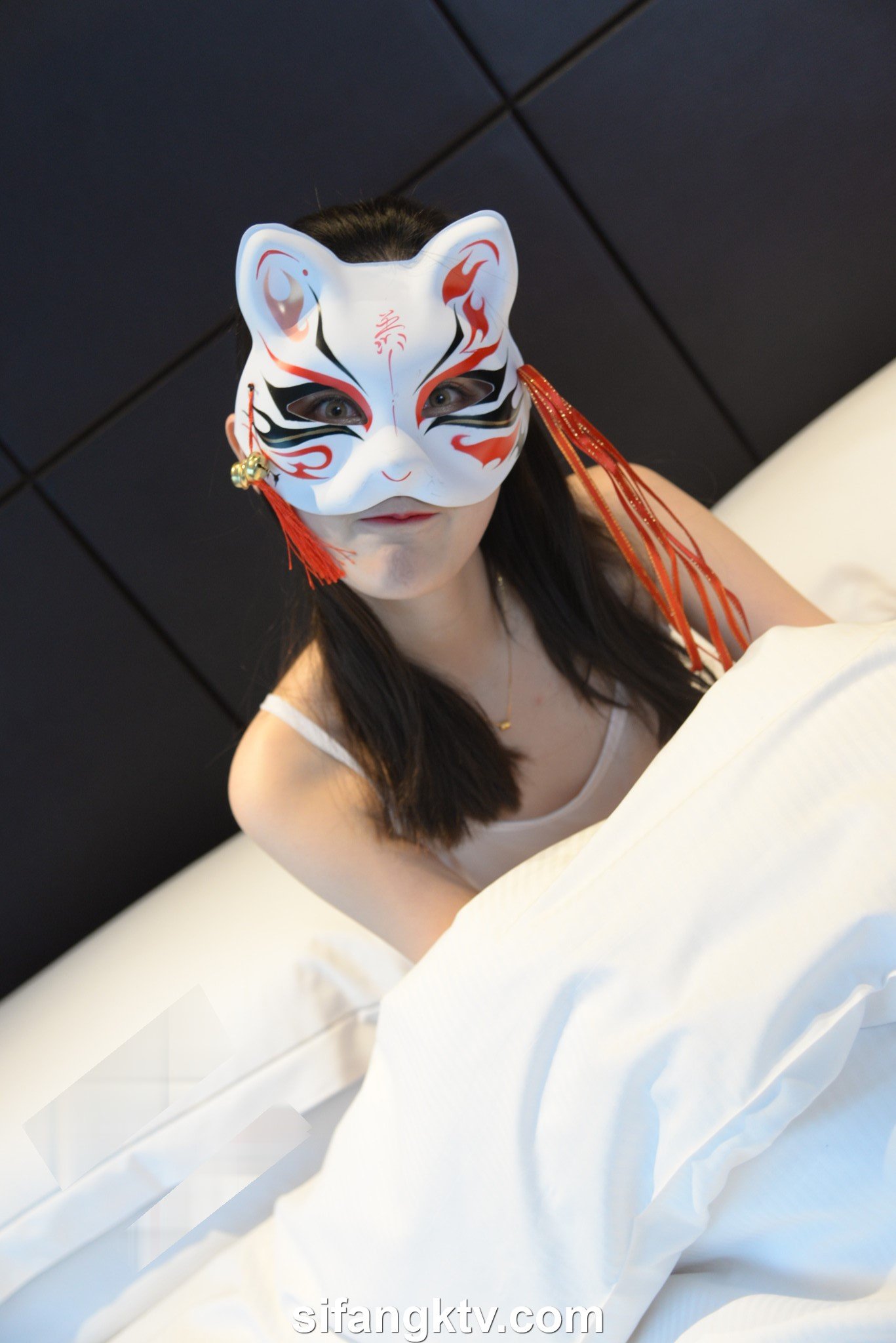 火爆PANS人气女神『狐狸』最新超大尺度 鲍鱼又肥又粉又嫩 乳头粉嫩 贴穴拍摄