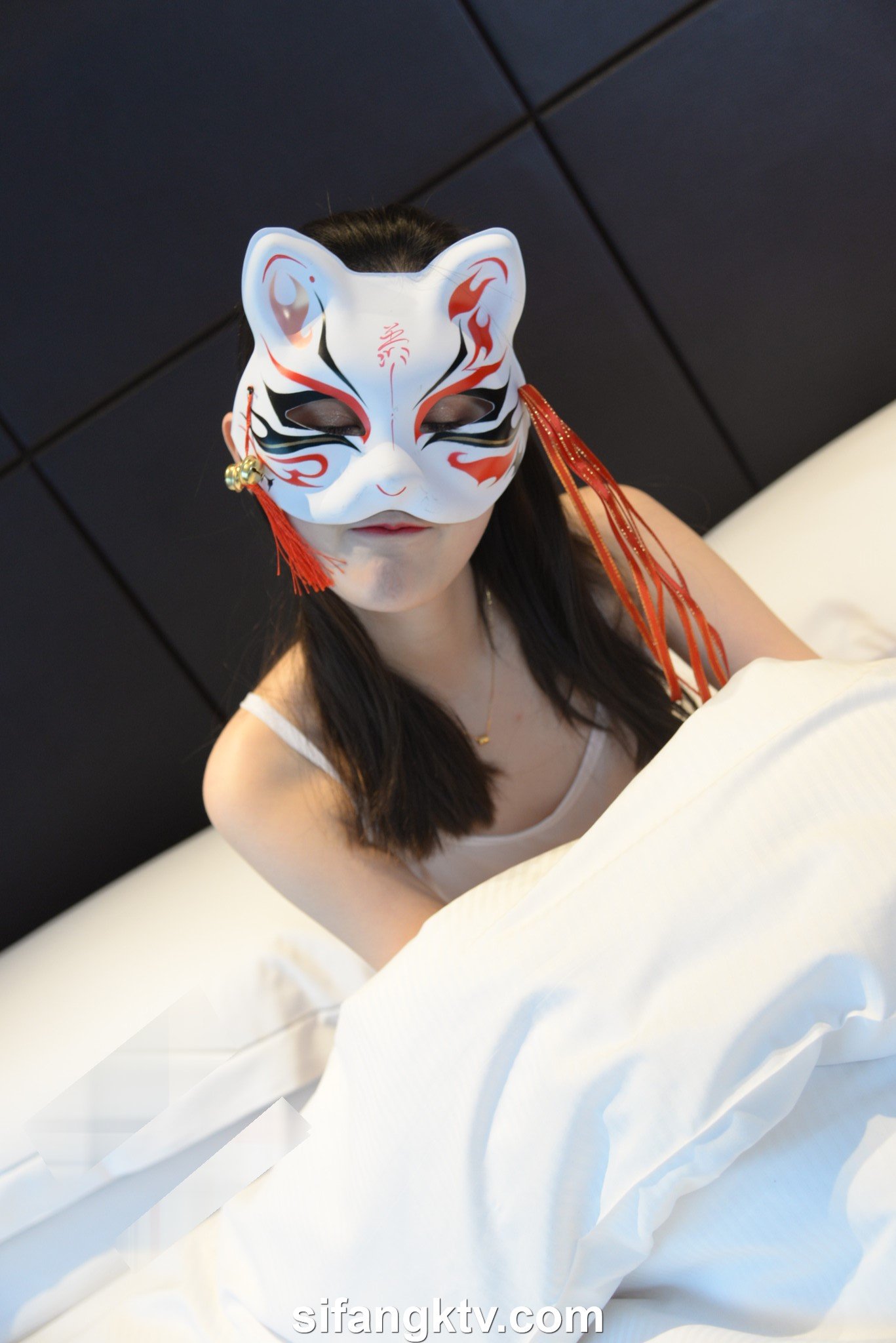 火爆PANS人气女神『狐狸』最新超大尺度 鲍鱼又肥又粉又嫩 乳头粉嫩 贴穴拍摄