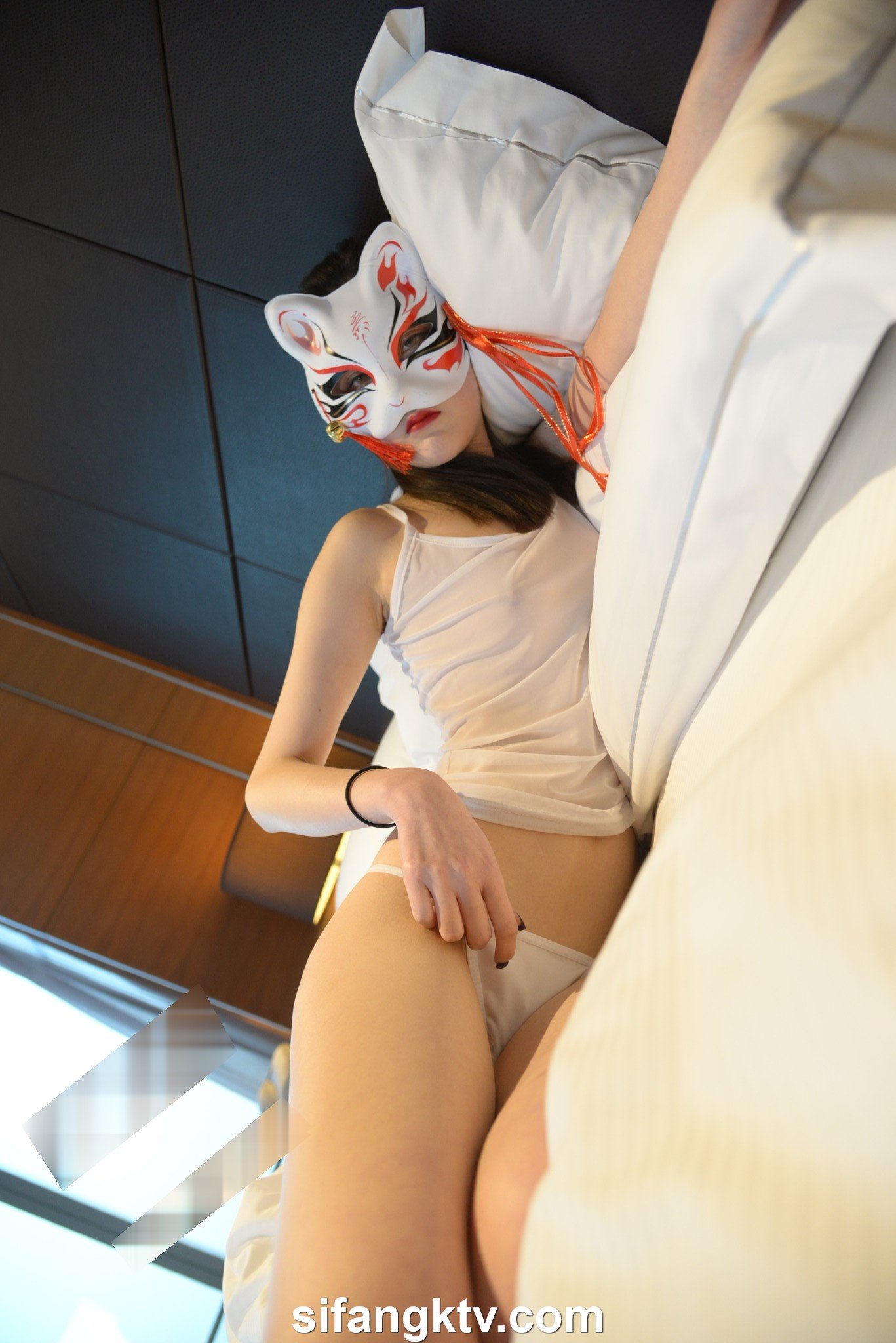 火爆PANSの人気女神「キツネ」最新の超大スケール、ヴァギナがまた肥大でピンク色で柔らか、乳首がピンクで柔らか、密着穴撮影