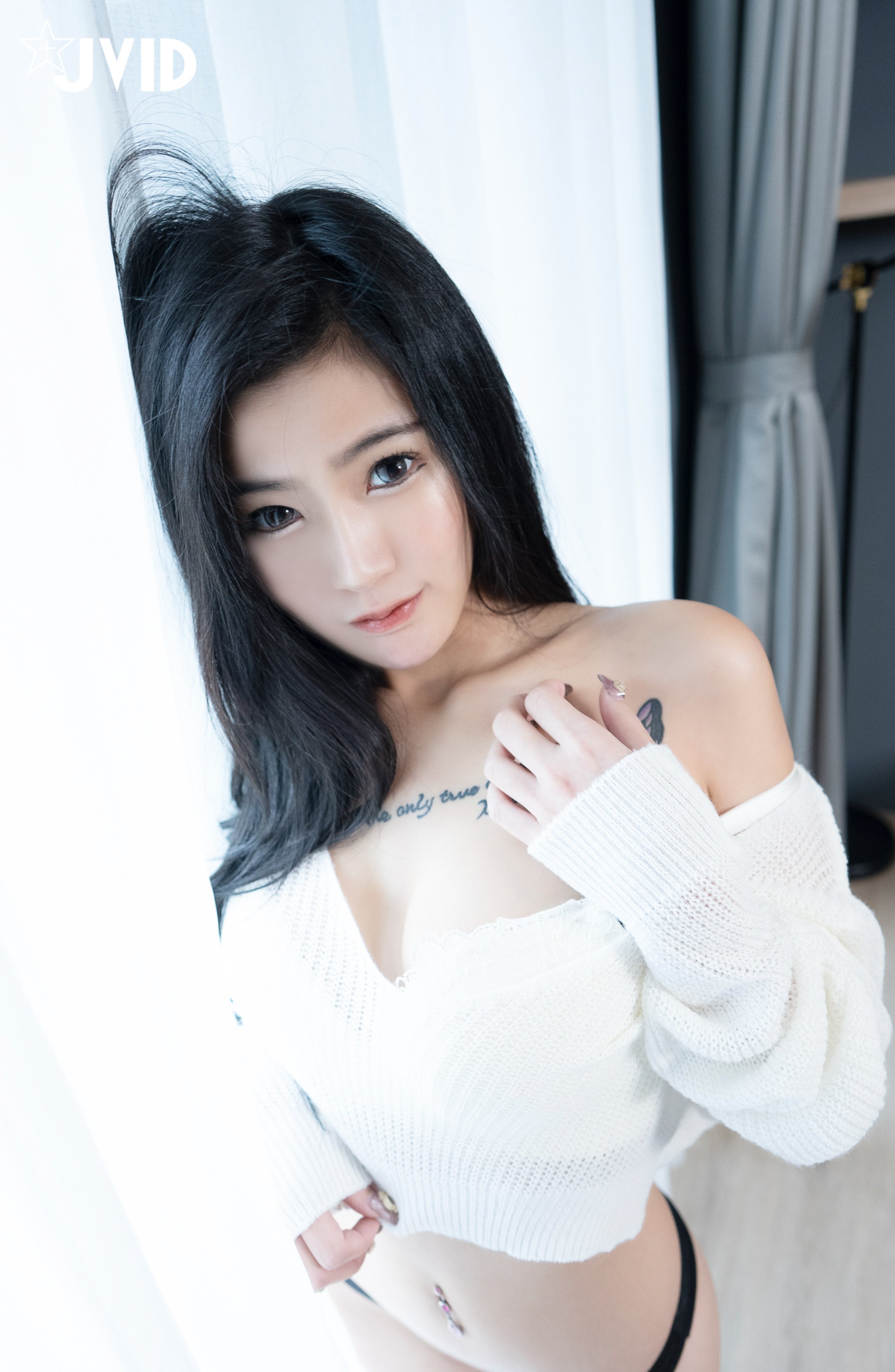 Nalnal baby Khỏa thân trong bầu trời (P)