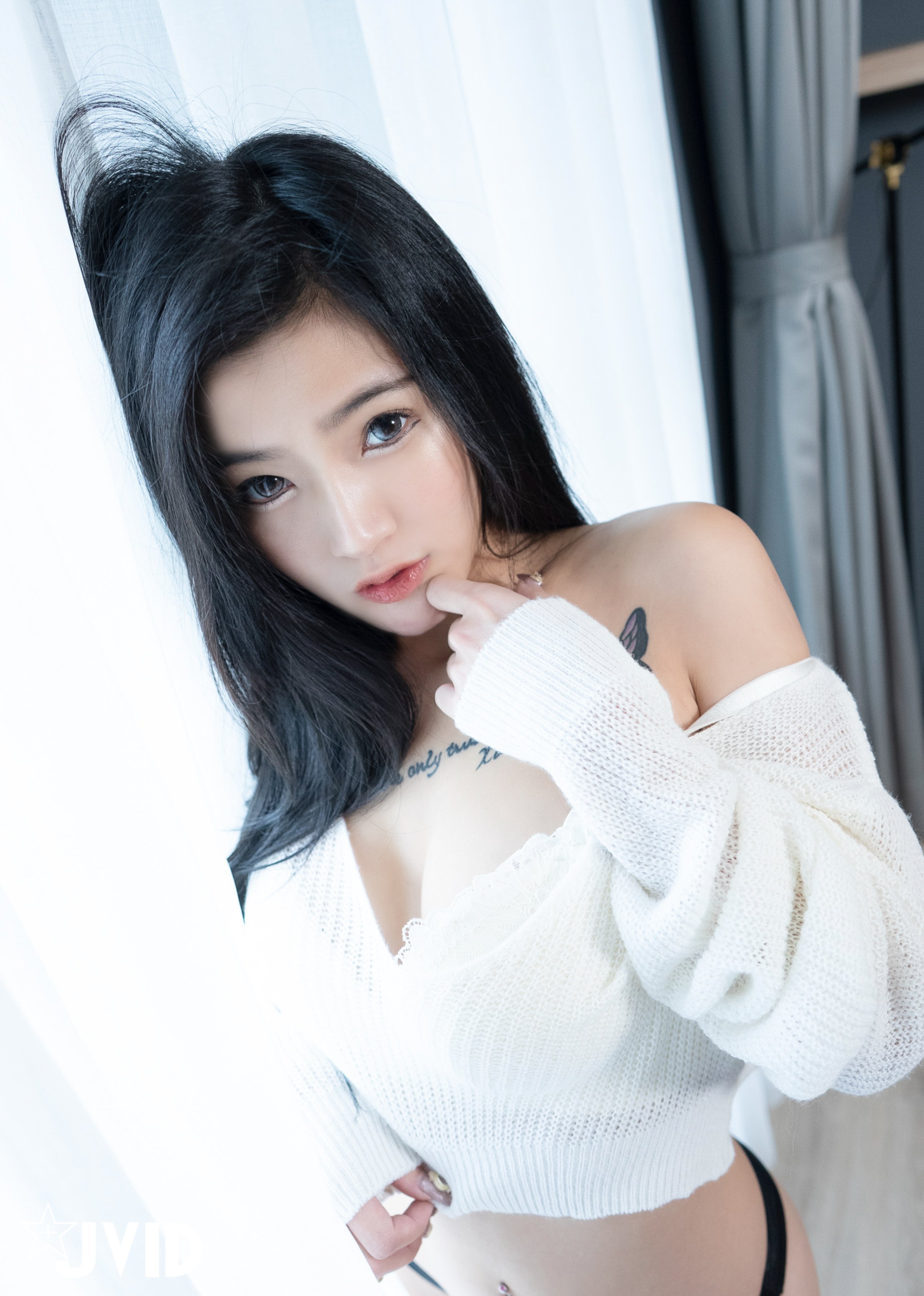 Nalnal baby Khỏa thân trong bầu trời (P)
