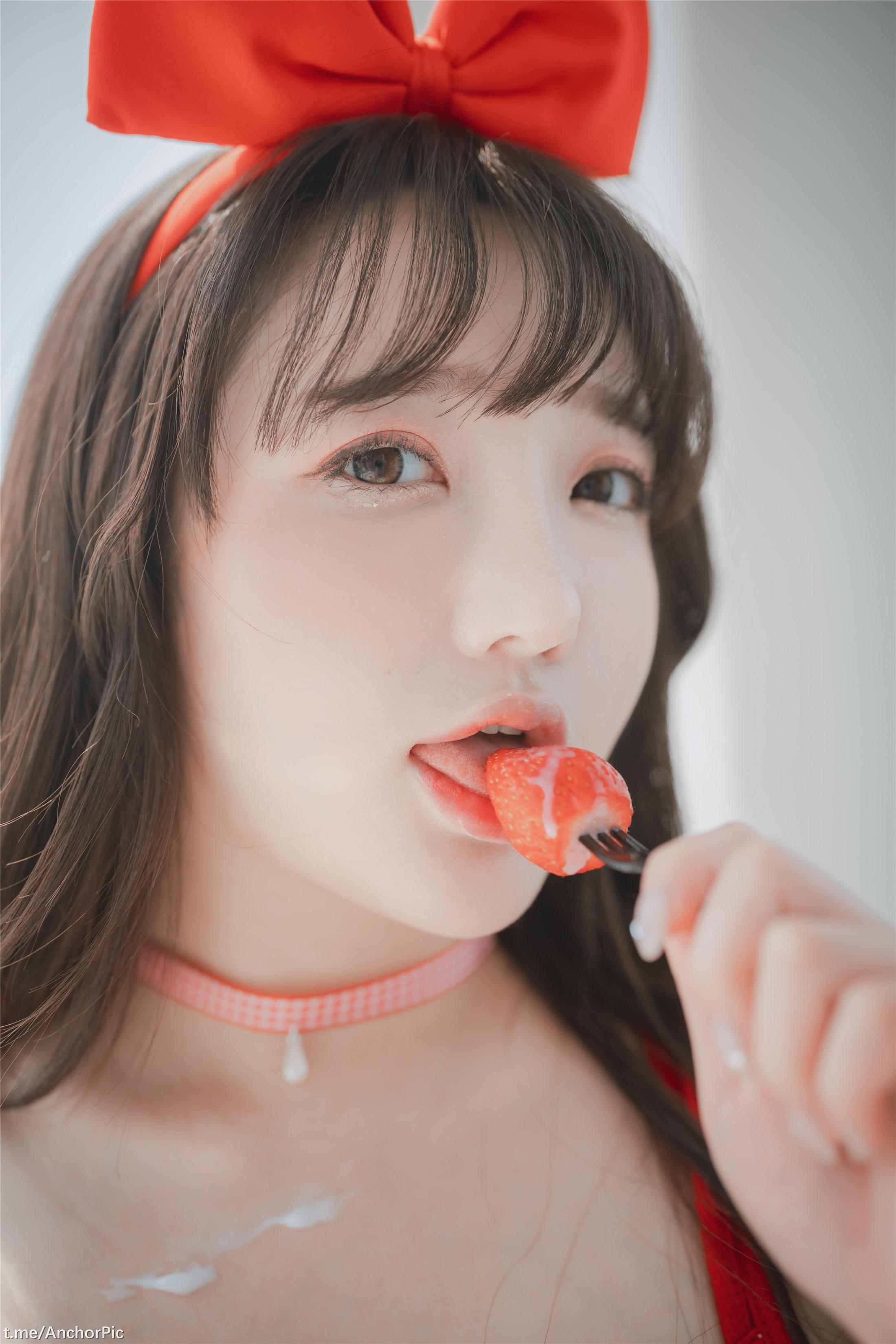 ดีจาวา โฟโต - ซอน เยอึน (손예은) - สตรอเบอรี่ เกิร์ล 151P