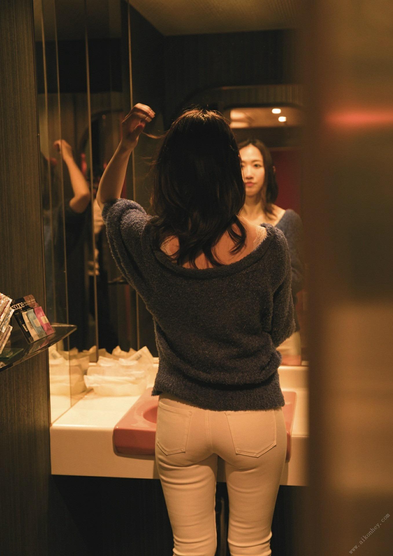 Mito Kana 1st Photo Book "Ause" 82P