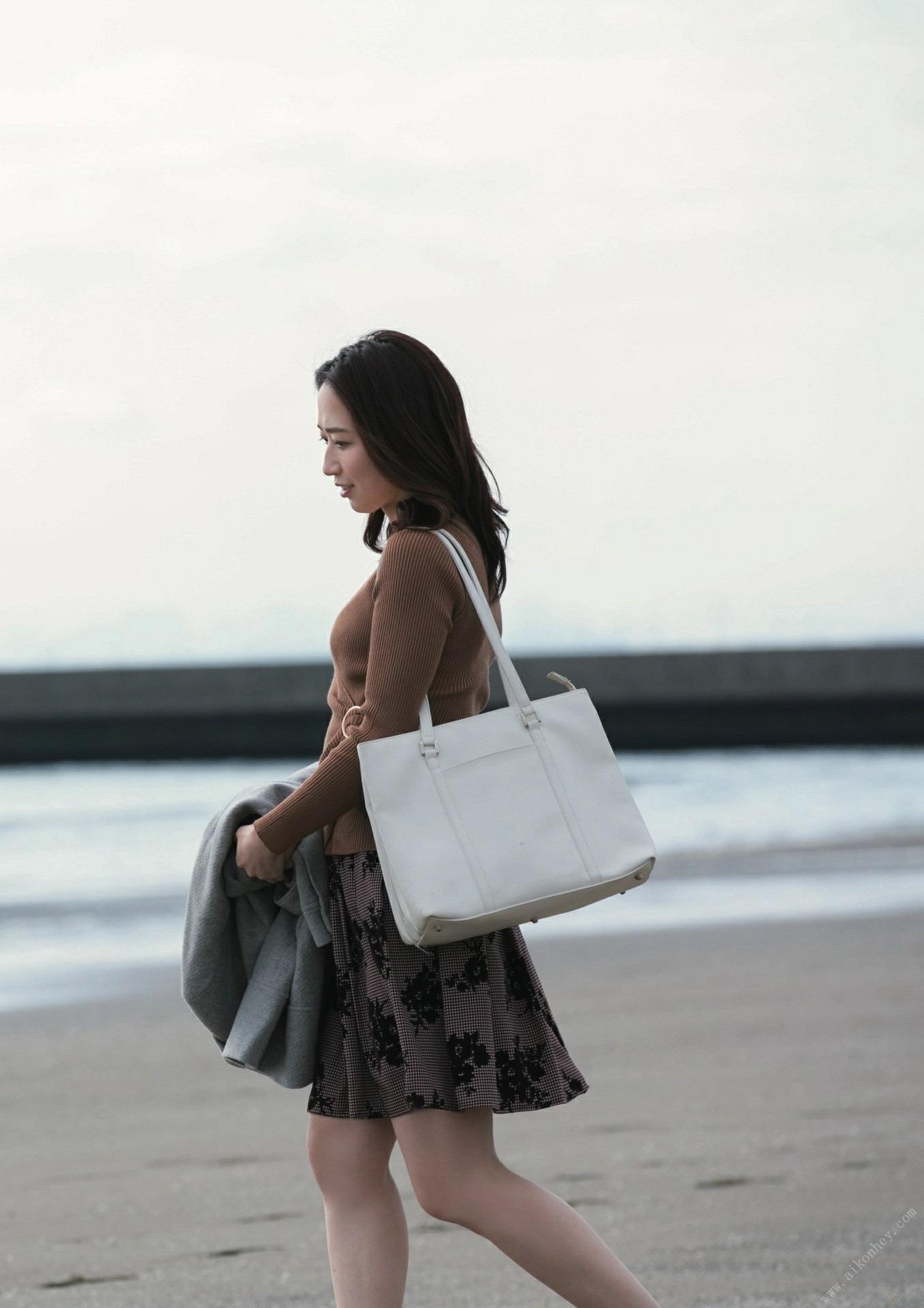 Mito Kana 1st Sách ảnh “Ause” 82 trang
